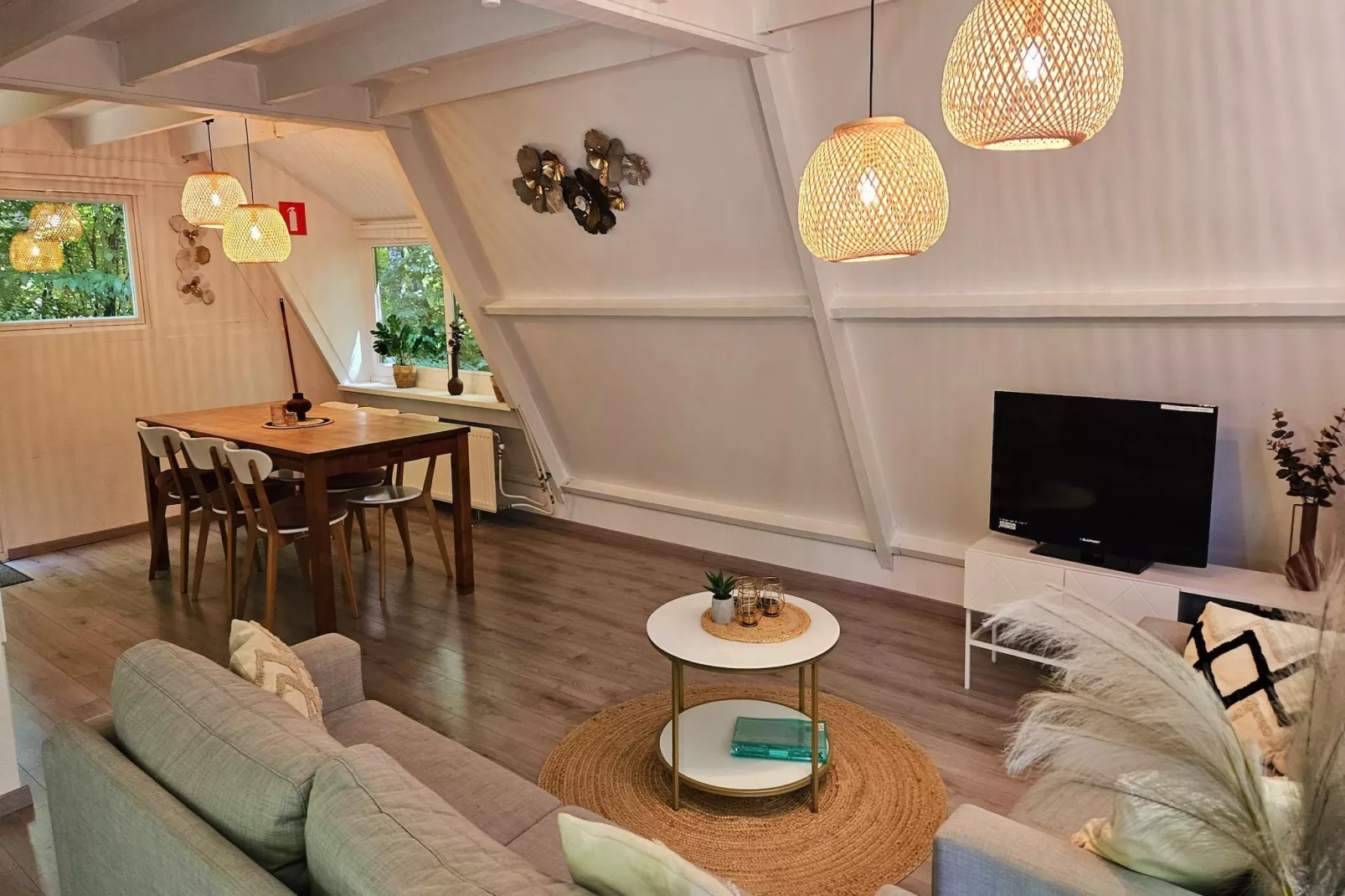 Chalet no 10-Dining room