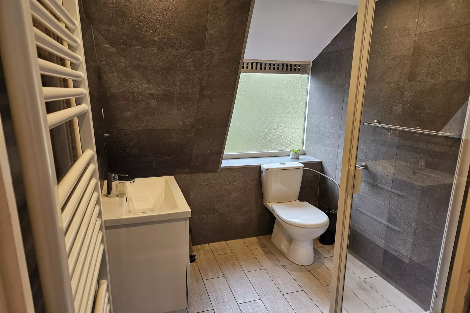 Chalet no 135-Badezimmer