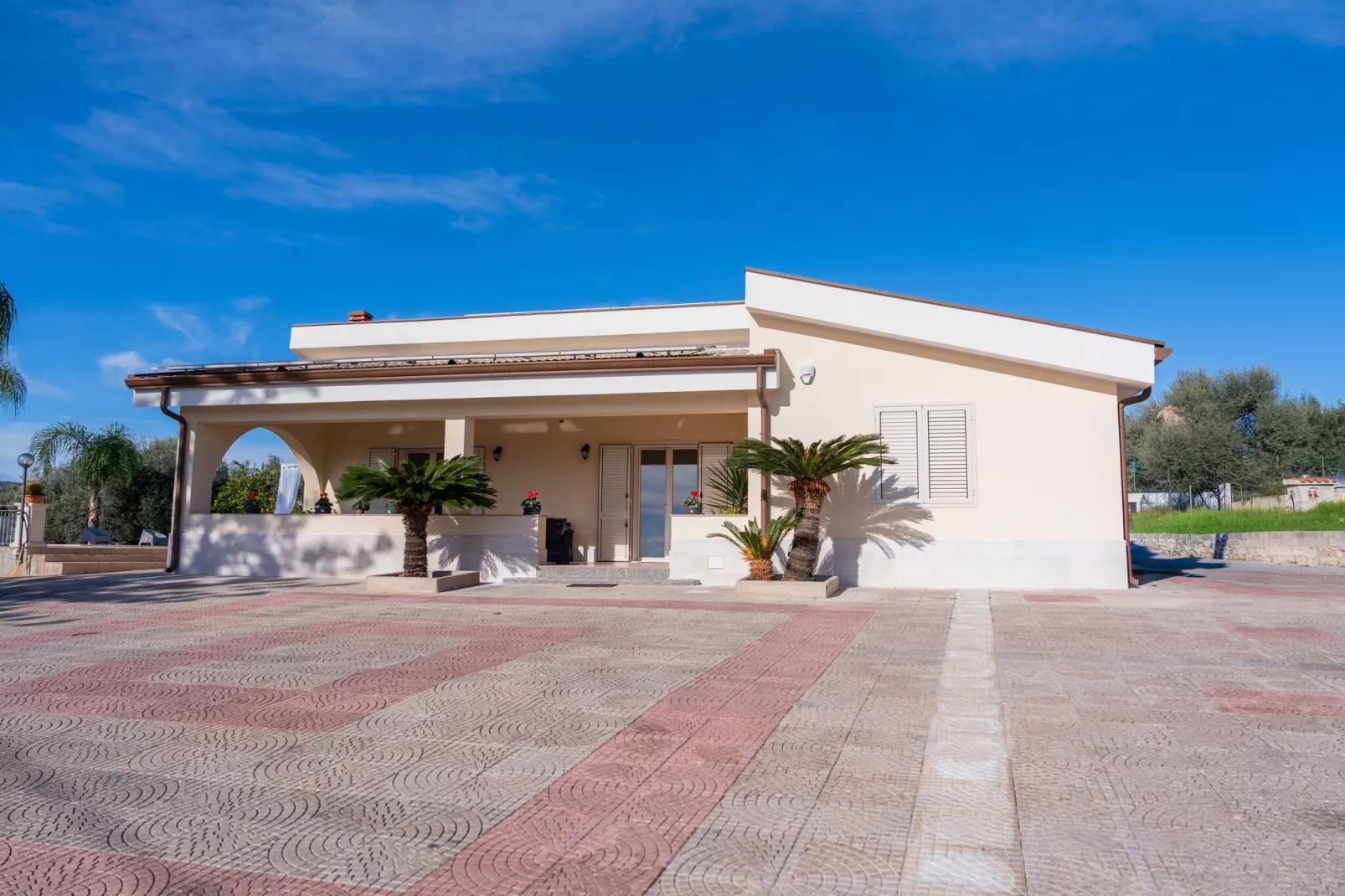 Villa Ninfa-Außenbereich Sommer