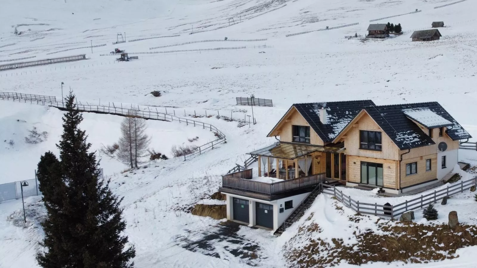 Designchalets Falkertsee-Exterior in winter