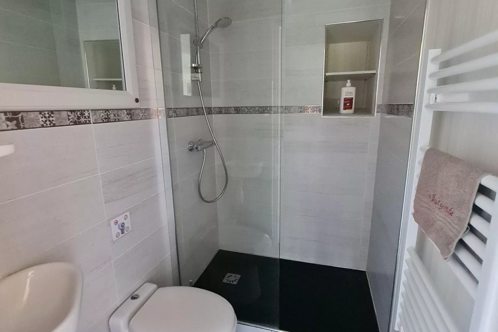 La Burgunde-Bathroom