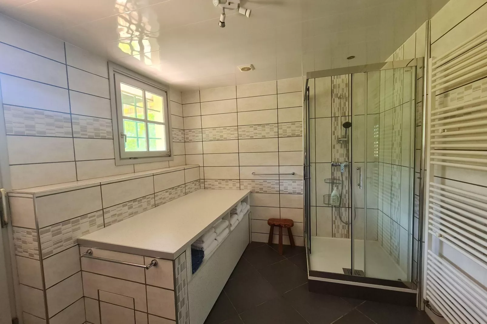 La Burgunde-Bathroom