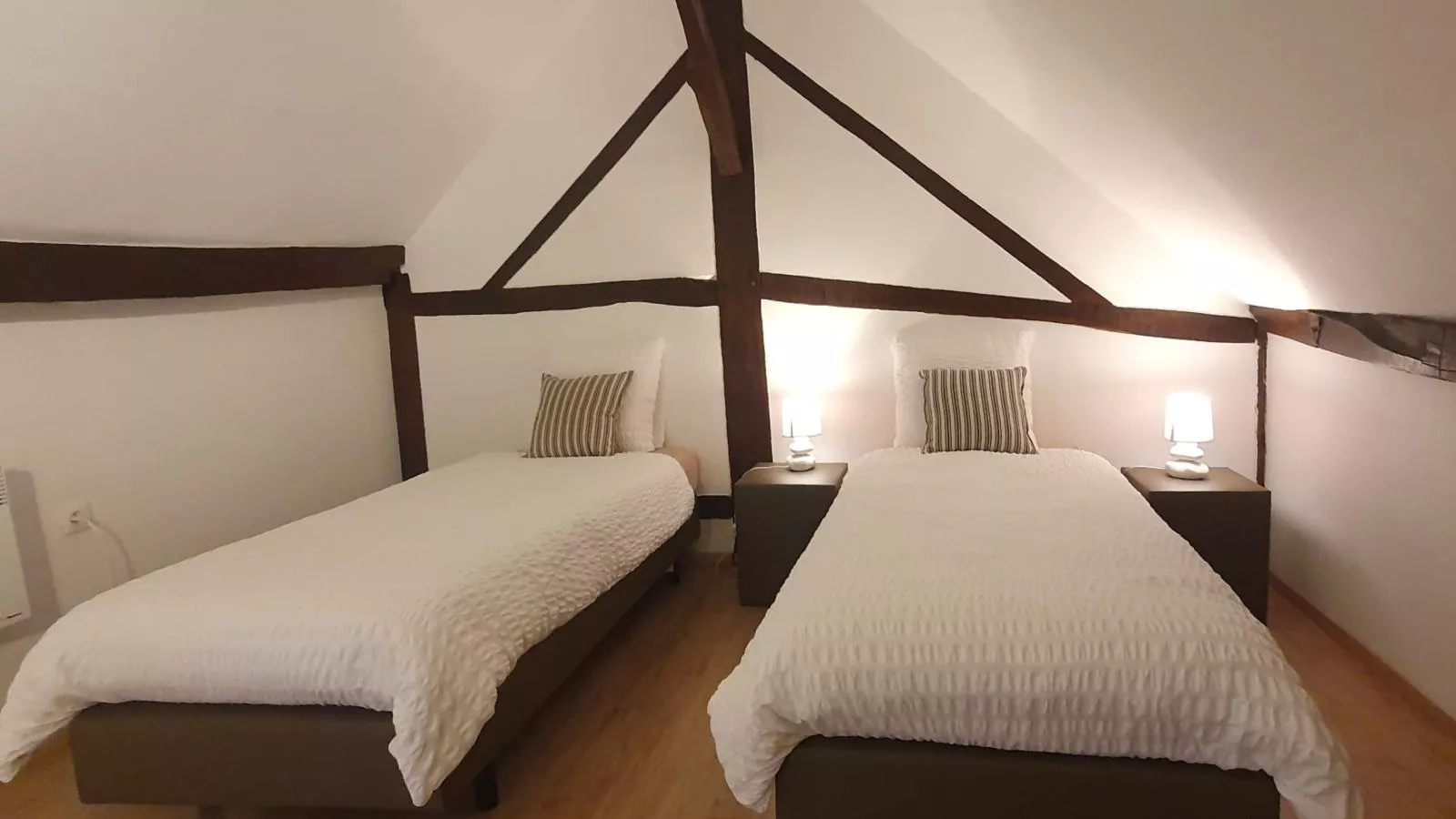 Les Pierris near F1 circuit-Schlafzimmer