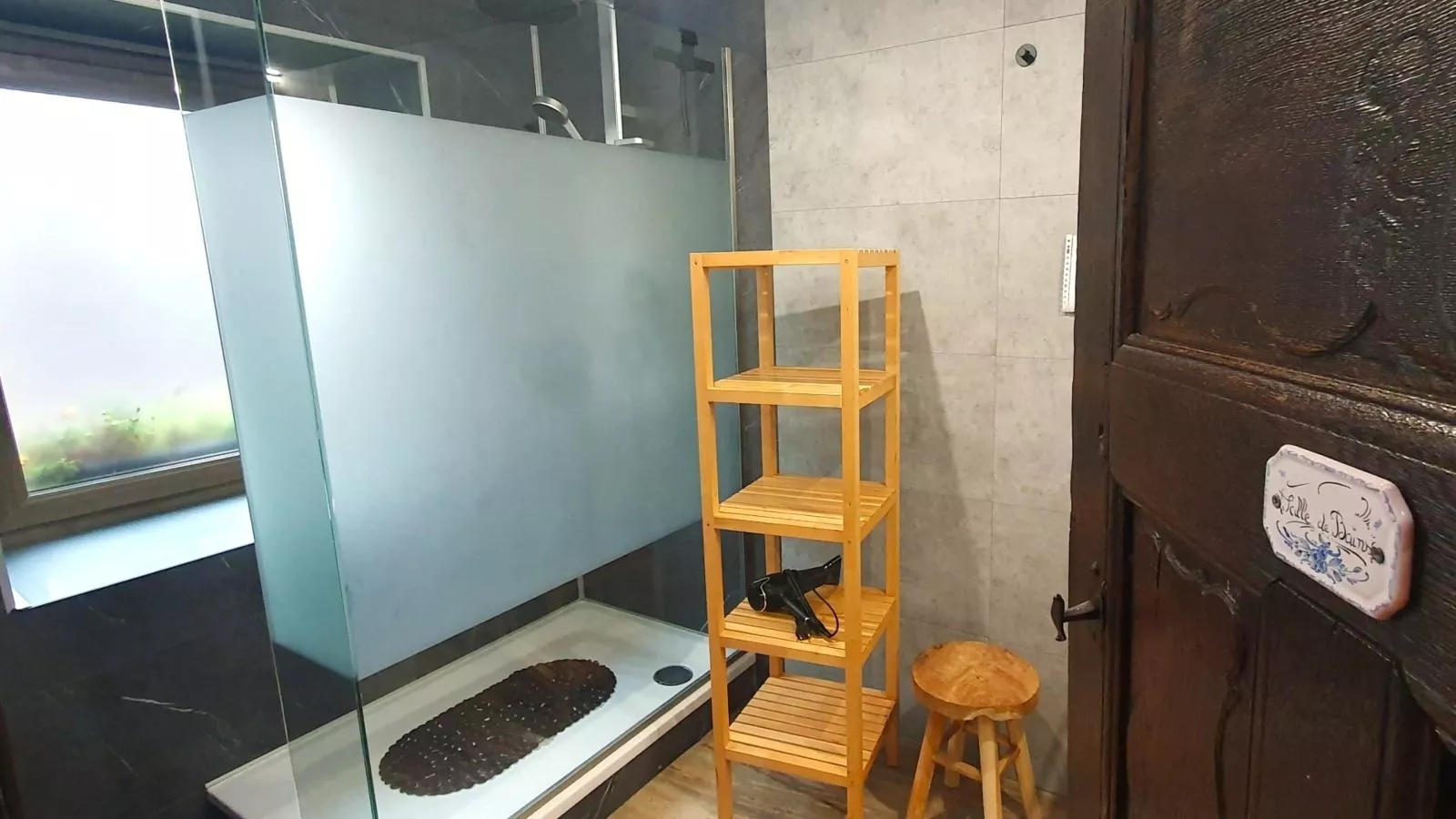 Les Pierris near F1 circuit-Badezimmer