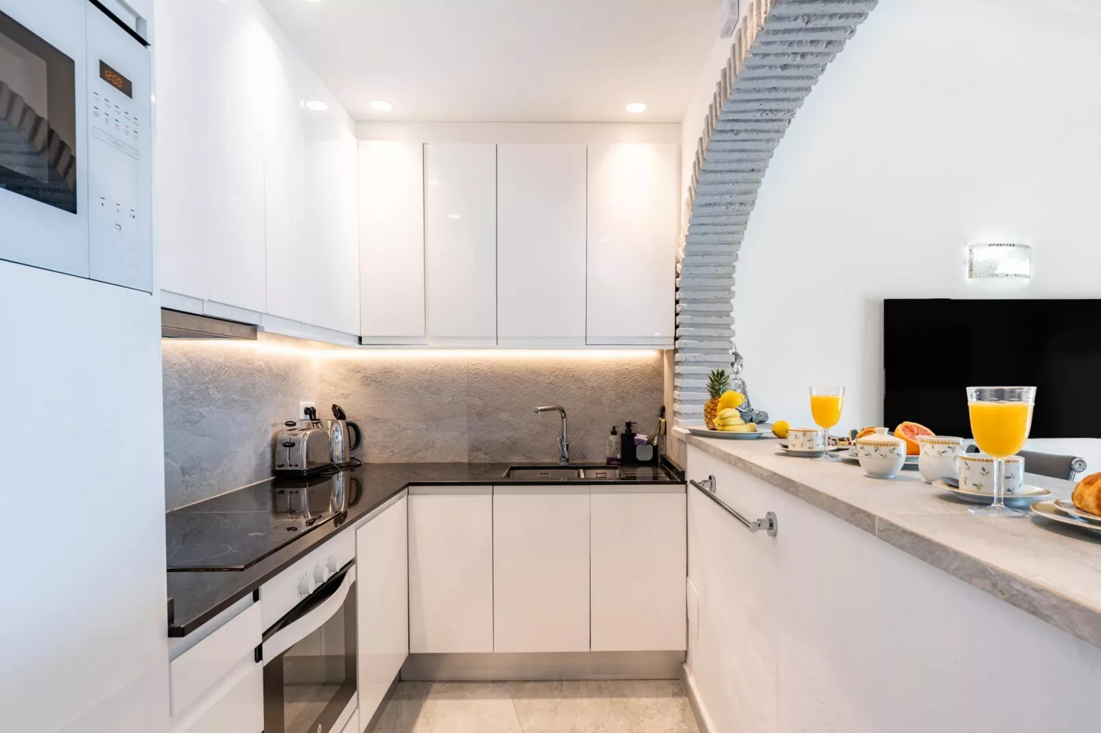 CT 283 - Faro's Doña Berta Apartment - Riviera del Sol-Cuisine