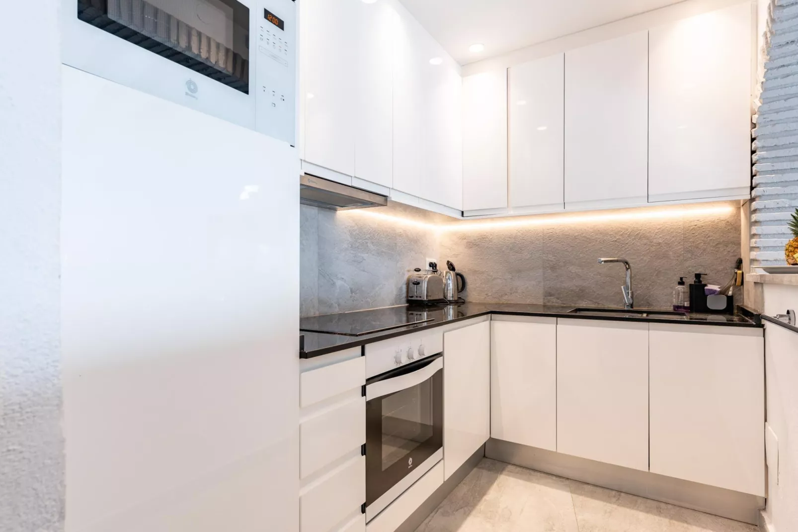 CT 283 - Faro's Doña Berta Apartment - Riviera del Sol-Cuisine