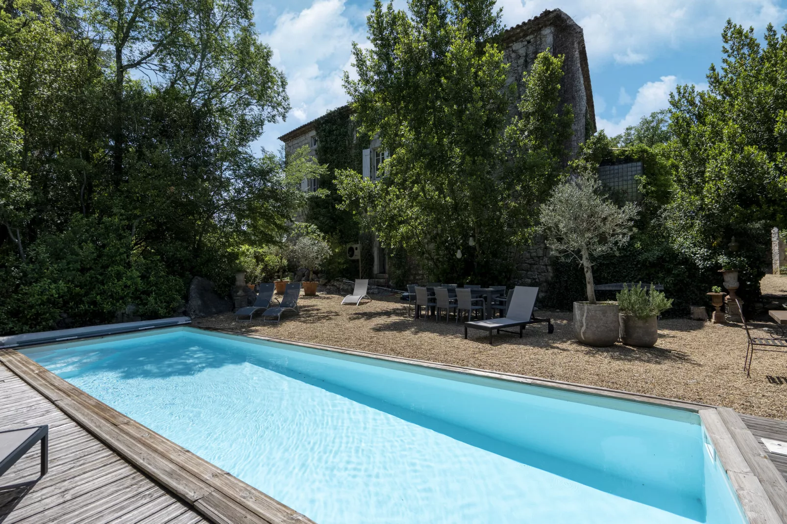 Les Grenadiers-Piscine