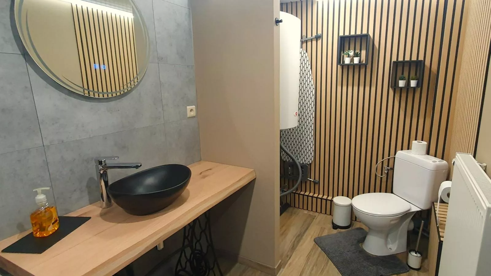 Les Pierris near F1 circuit-Badezimmer