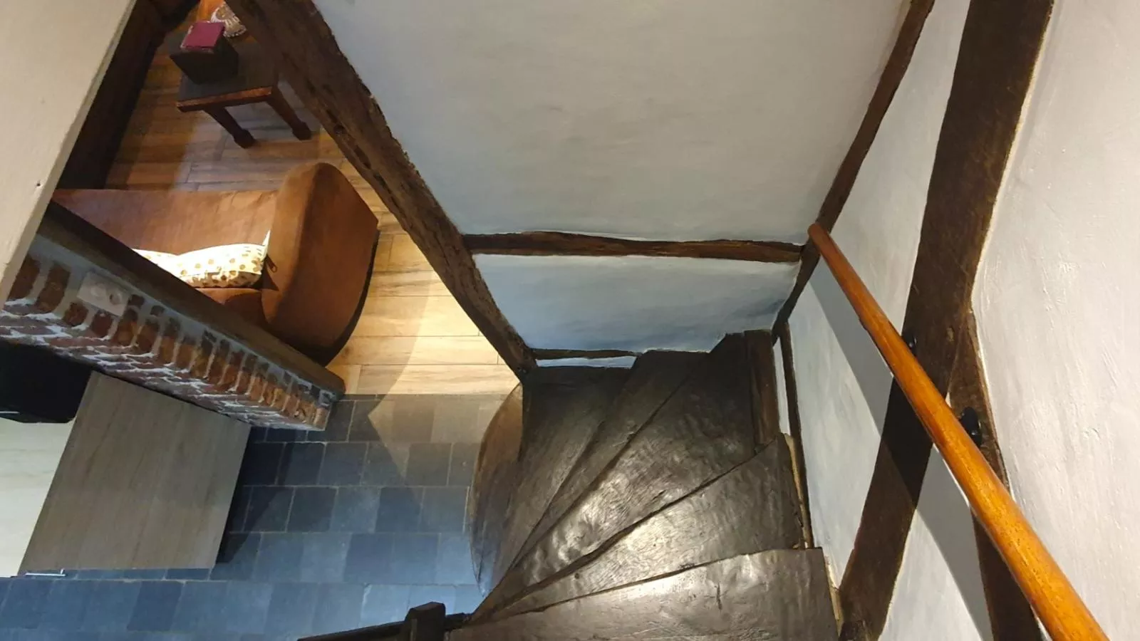 Les Pierris near F1 circuit-Flur