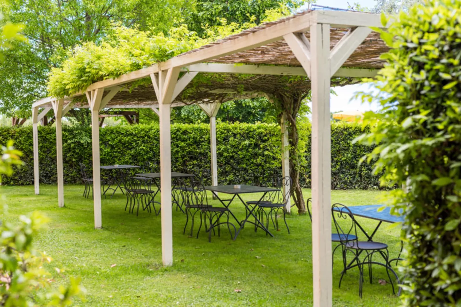 Residence Antico Casale // TWO ROOM App 4PAX B4-Gardens in summer