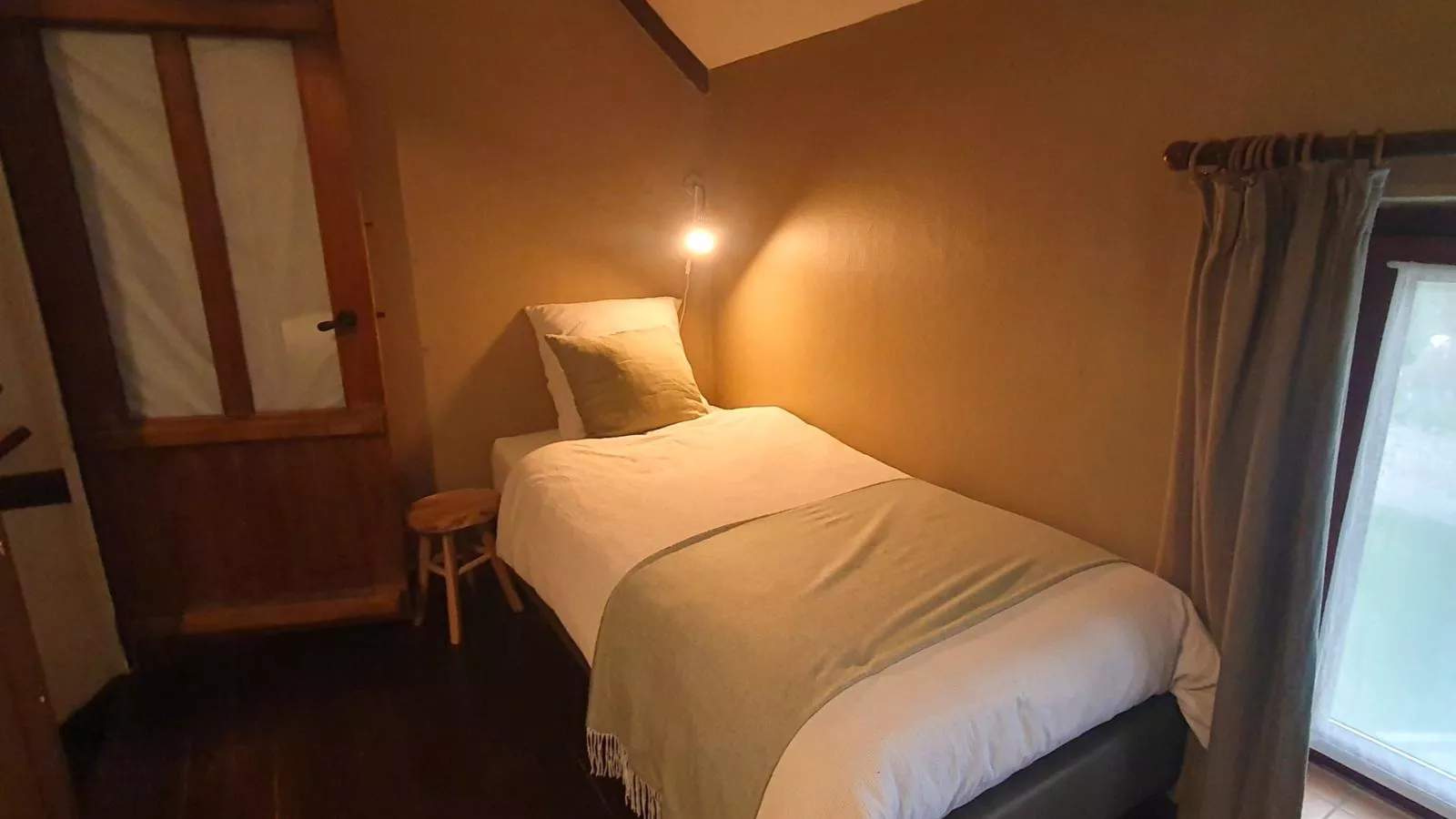 Les Pierris near F1 circuit-Schlafzimmer