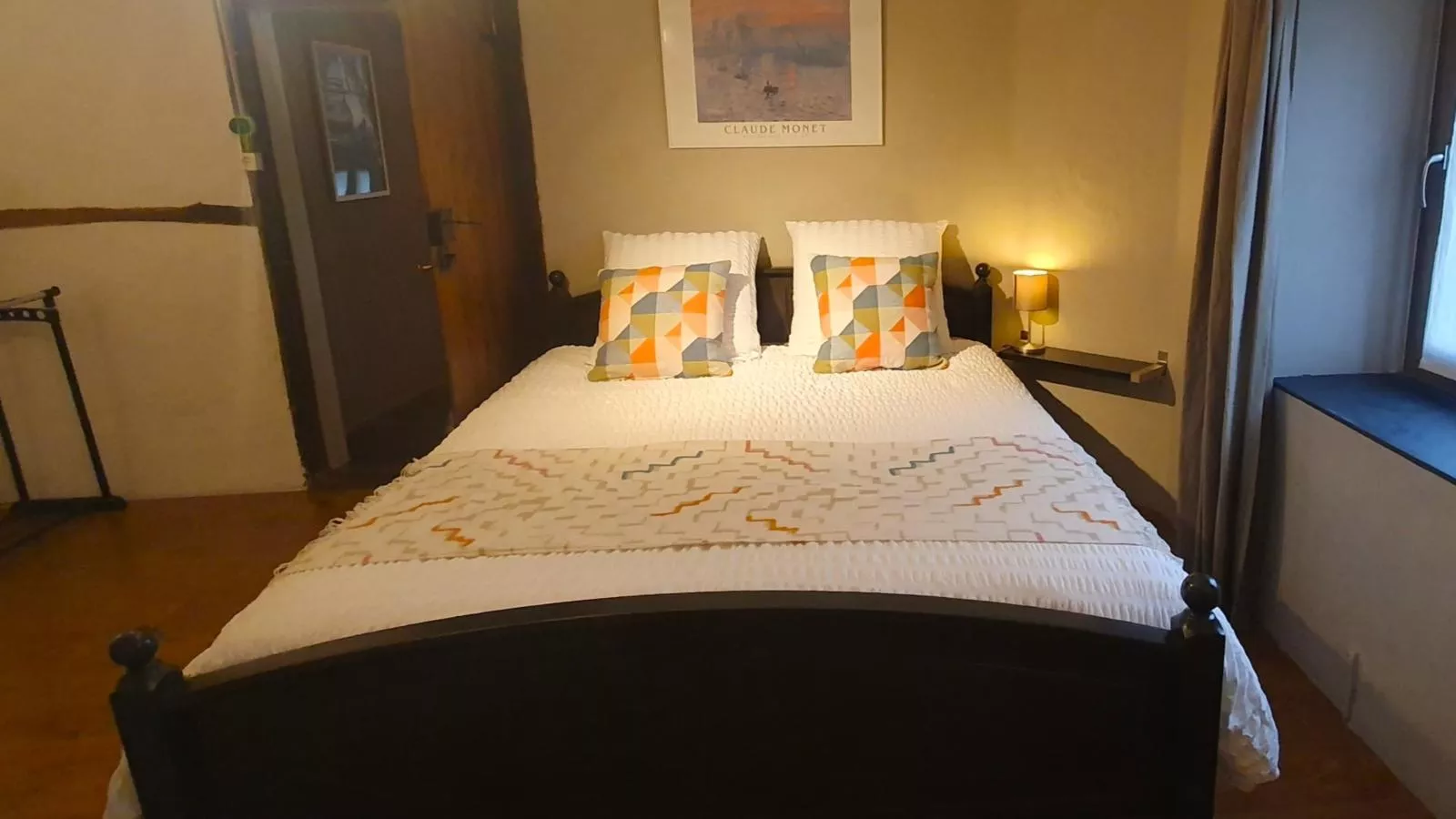 Les Pierris near F1 circuit-Schlafzimmer