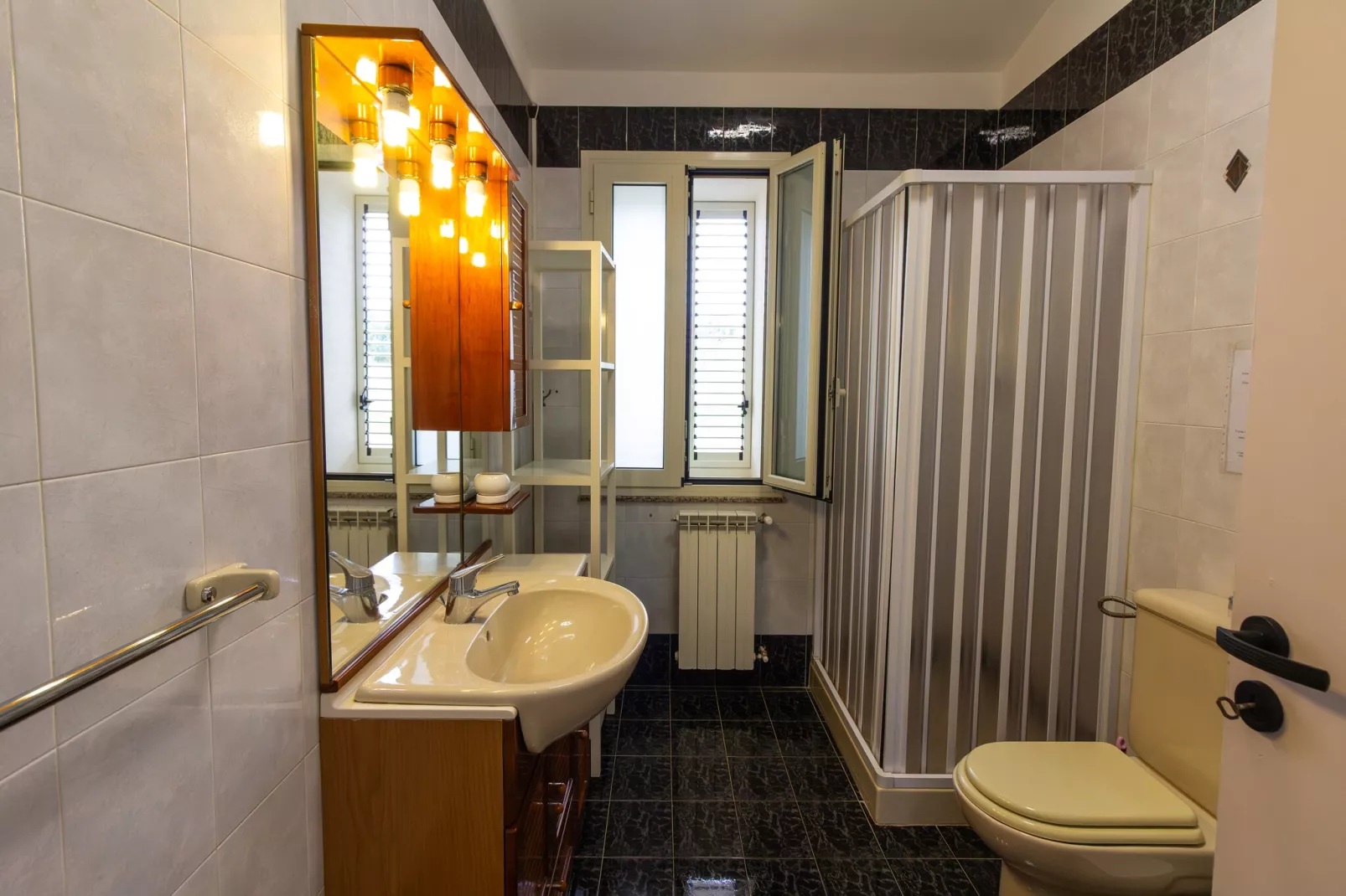 Villa Ninfa-Badezimmer