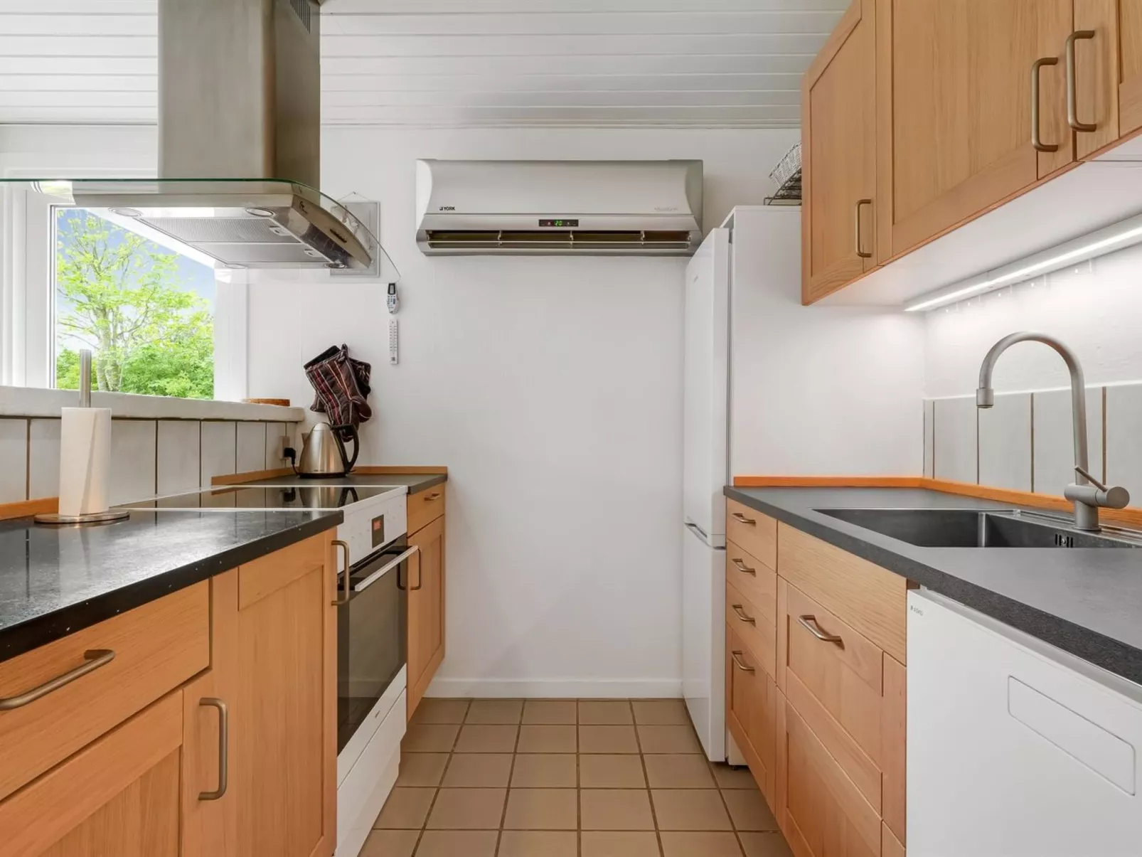 "Ensio" - 1.2km from the sea-Dedans