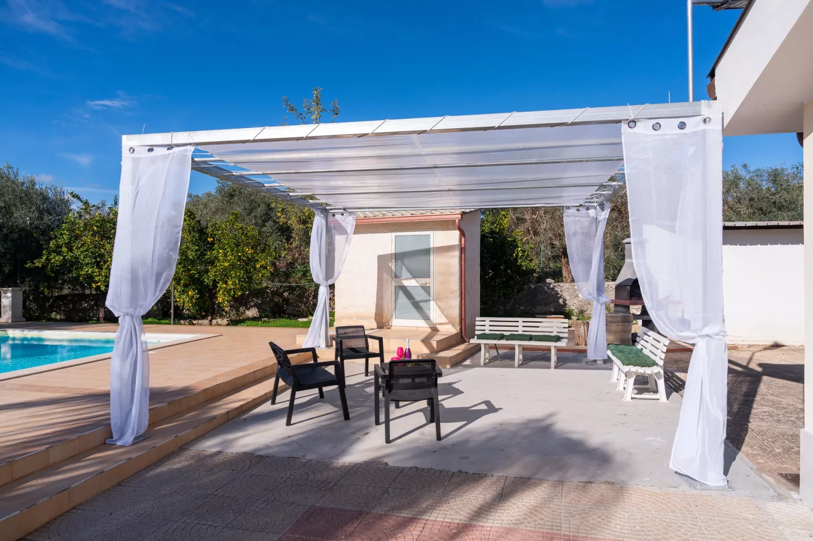 Villa Ninfa-Terrasse/Balkon