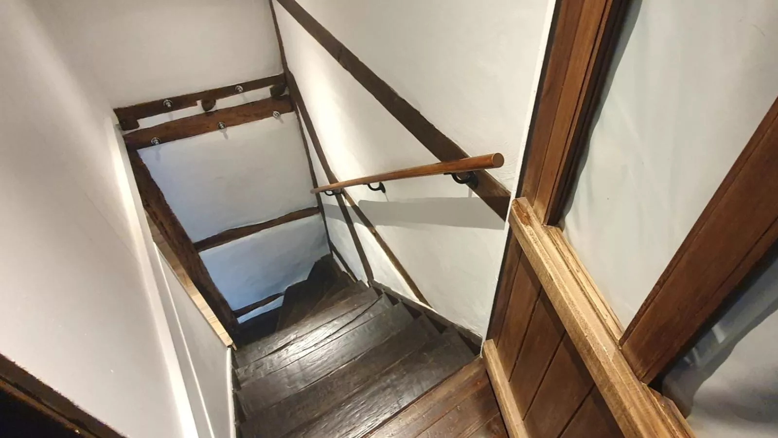 Les Pierris near F1 circuit-Flur