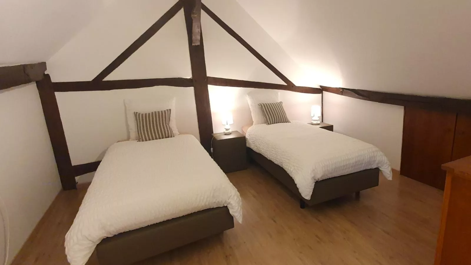 Les Pierris near F1 circuit-Schlafzimmer