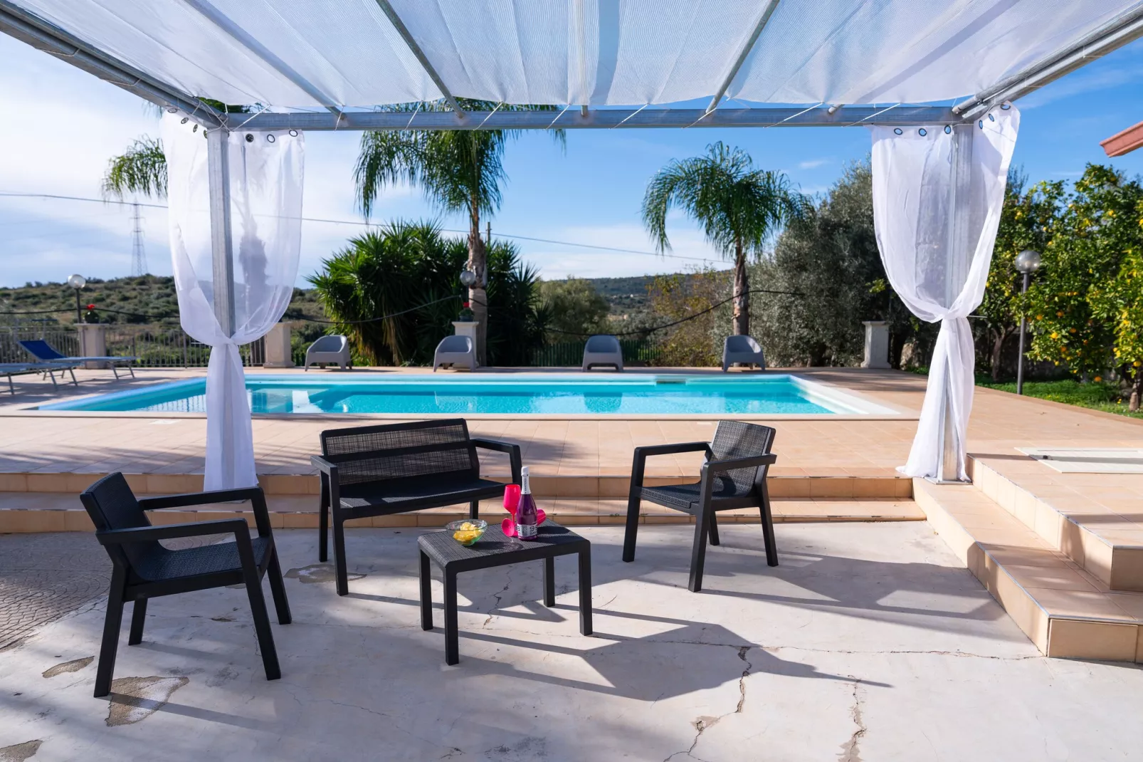 Villa Ninfa-Terrasse/Balkon