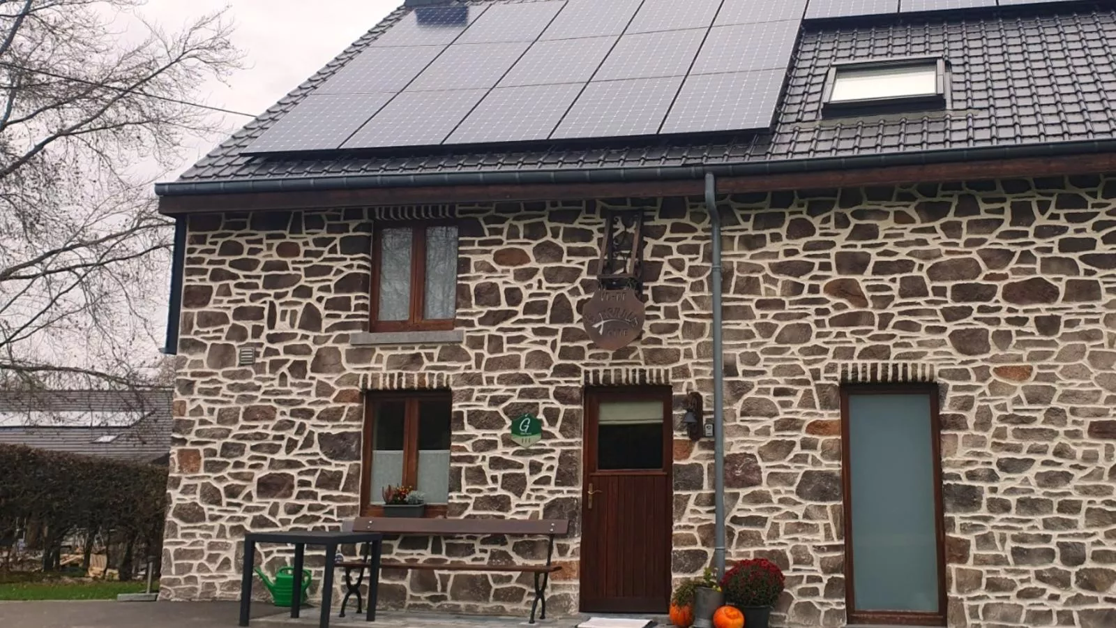 Les Pierris near F1 circuit-Außenbereich Sommer