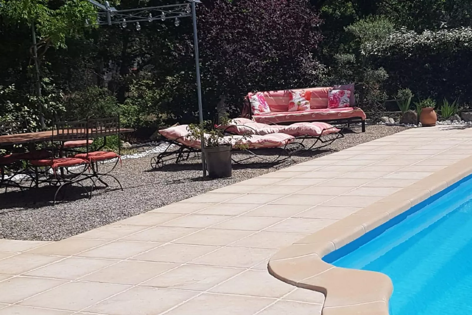 Lambesco-Gardens summer