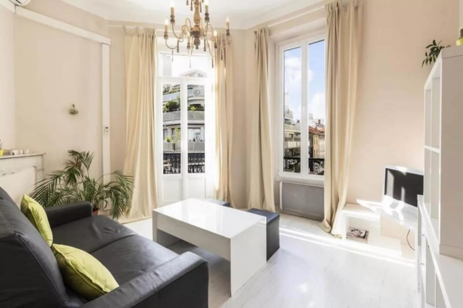 Résidence Appartement 39 M2 En Plein Centre Ville De Cannes, Climatis&eacute;