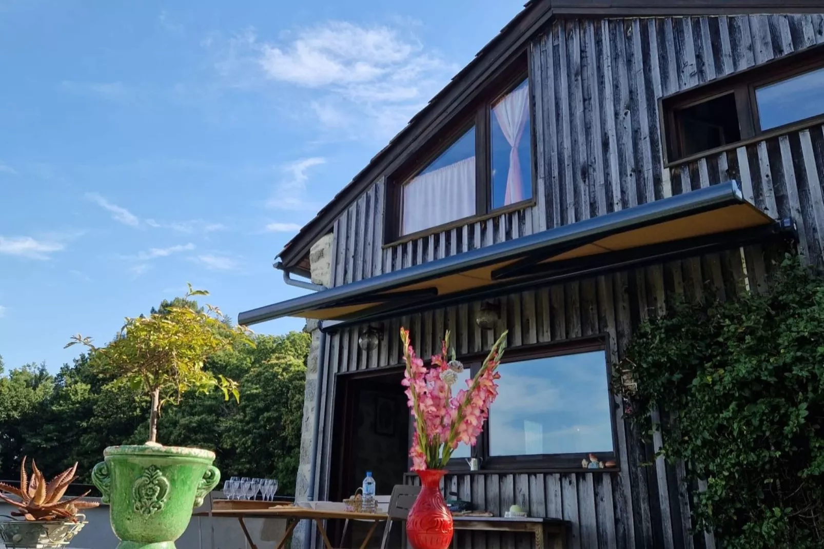 Le domaine d'Hypolite-Terrace balcony