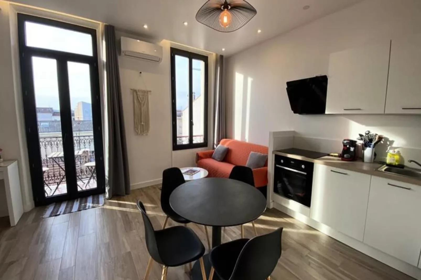 06cj : Bel Appartement Au Coeur De Cannes