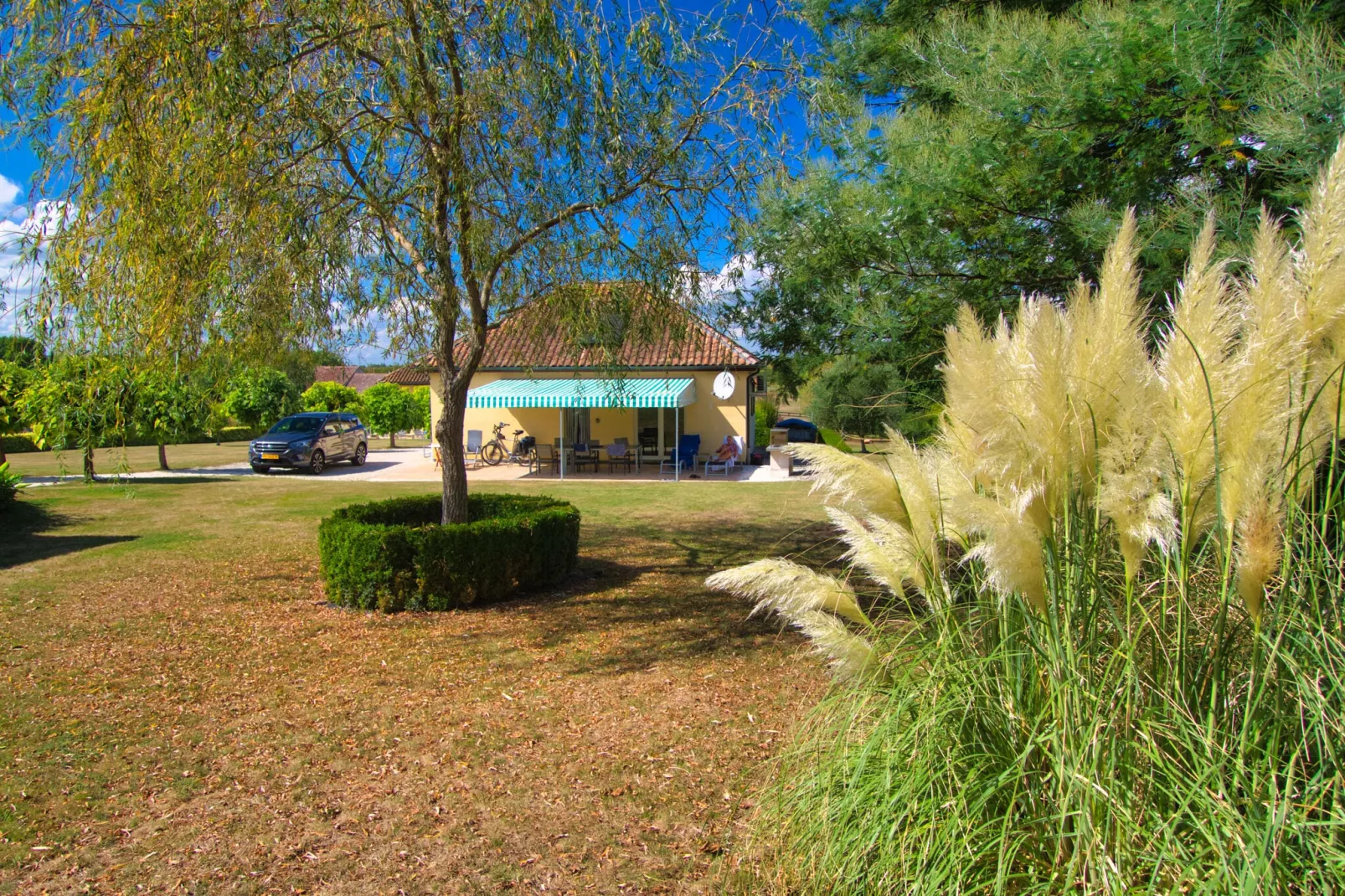 Maison Le Perrot-Exterior summer