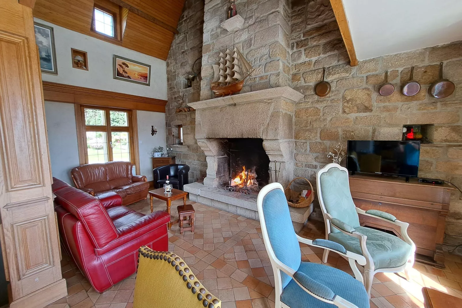 Granitsteinhaus in St Pol-de-Léon-Living room