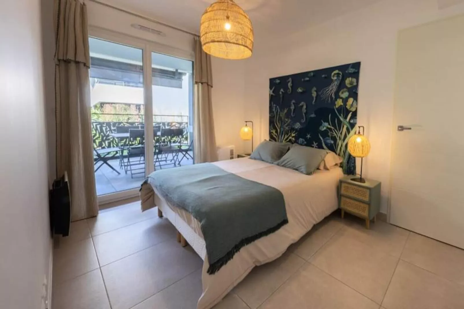 06ah - Superbe T2 Les Pieds Dans L'eau - Piscine