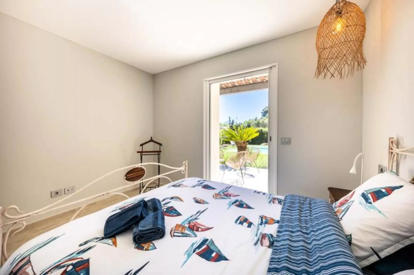 06ak1 - Villa 4 Chambres, Piscine Et Sauna