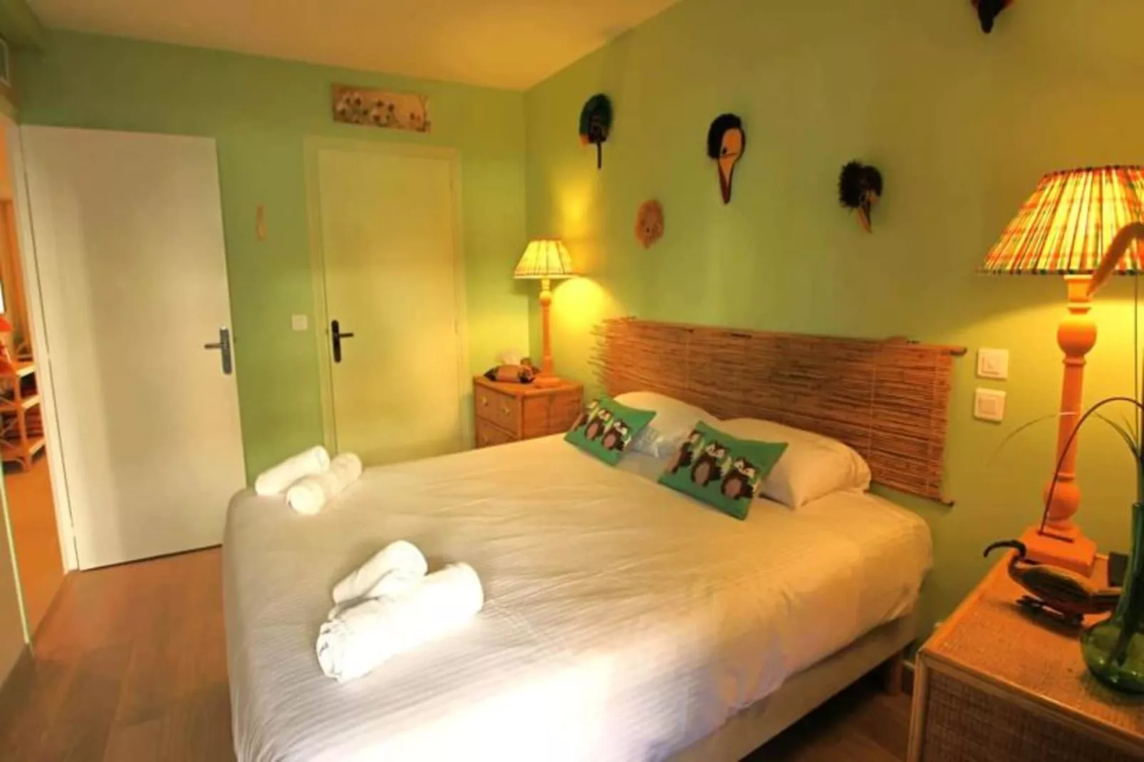 Résidence Appartement Rénové Avec 2 Chambres & Salle De Bain à La Décoration Raffinée