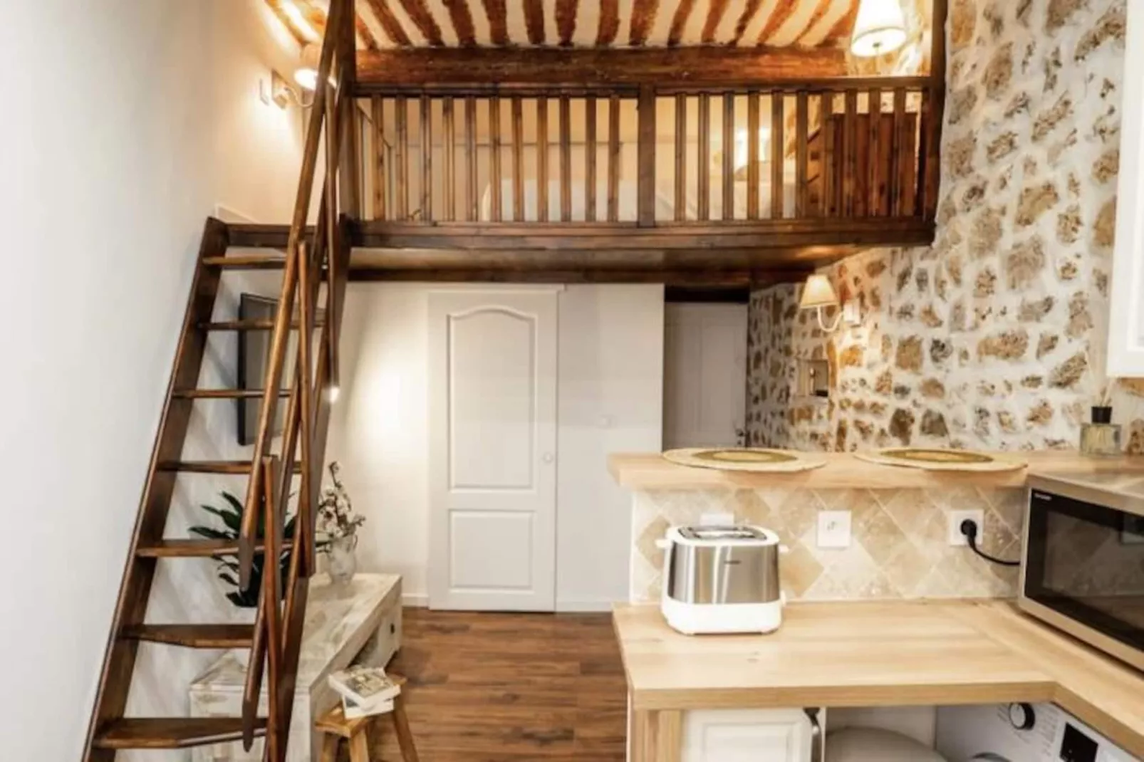 Joli Studio Climatisé - Vieil Antibes