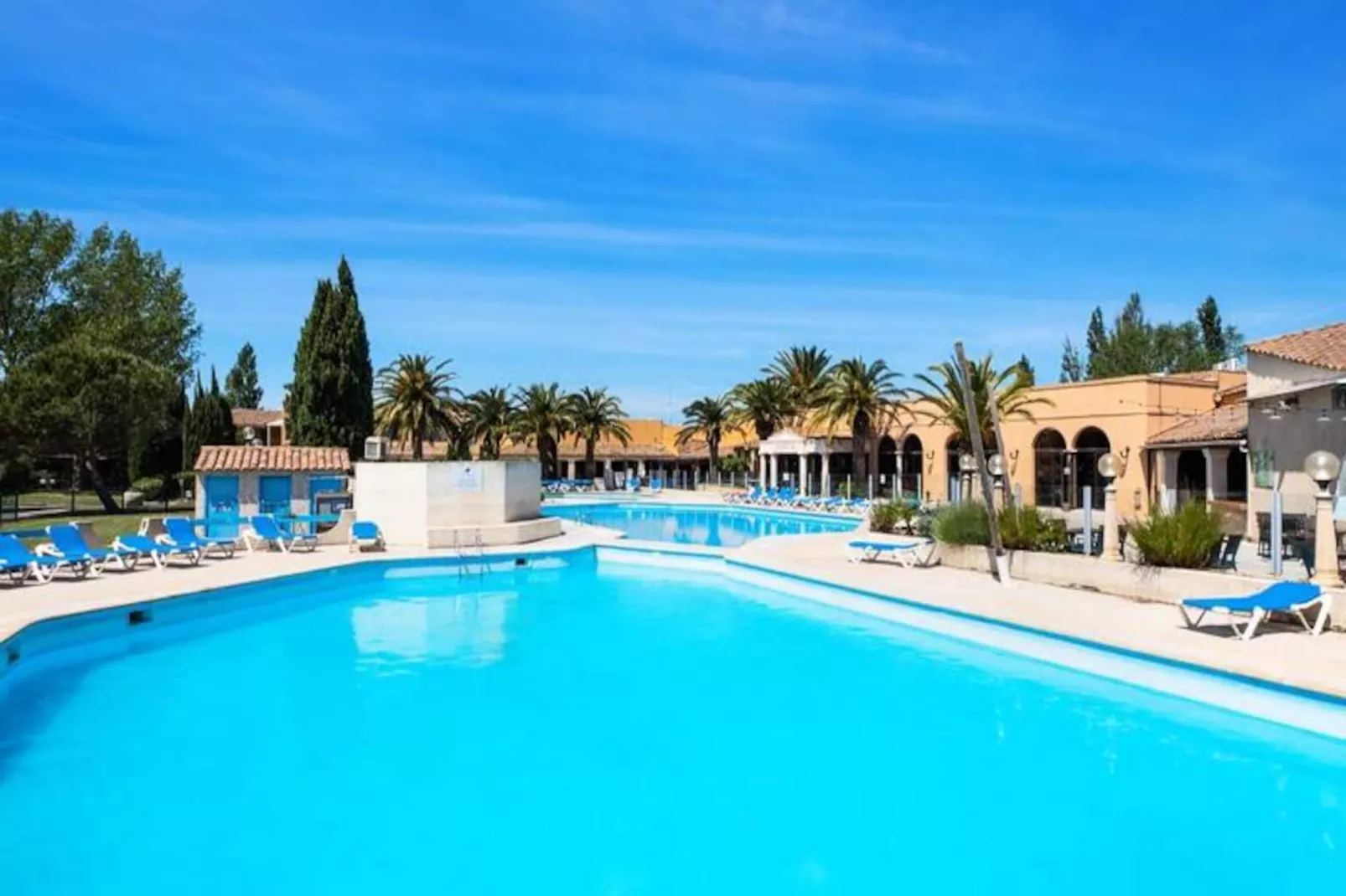 SOWELL Family Les Amandiers****