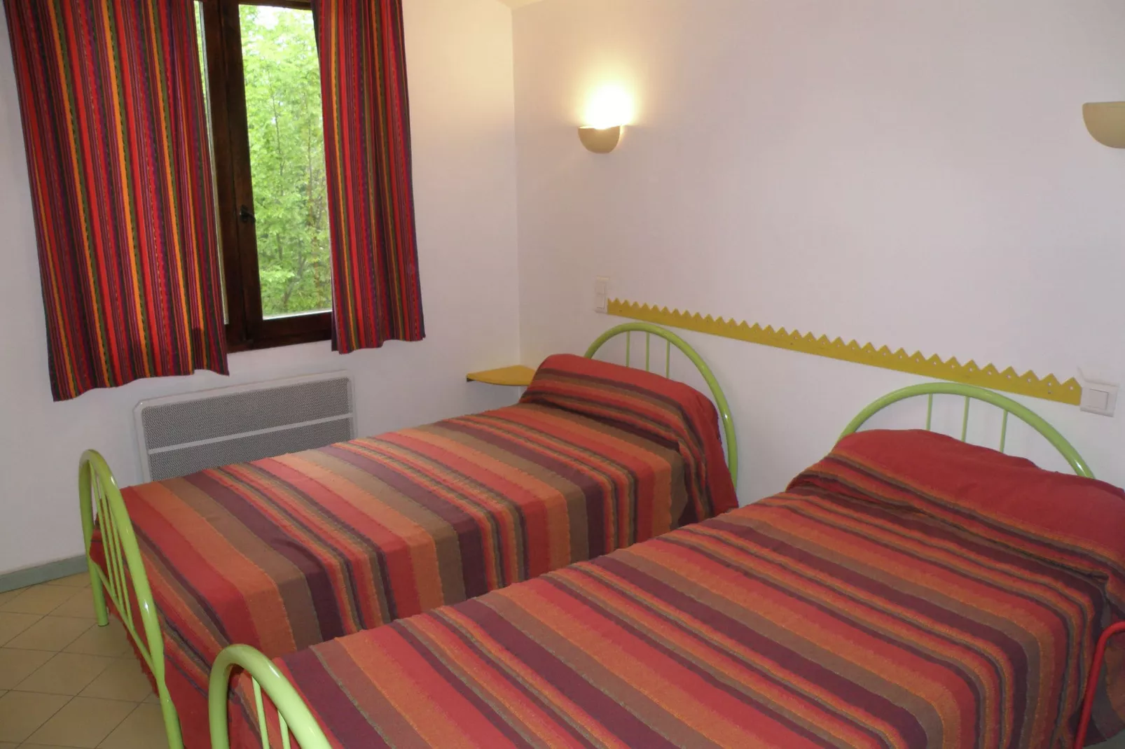 Les Chênes- SAINT-BRÈS-Bedroom