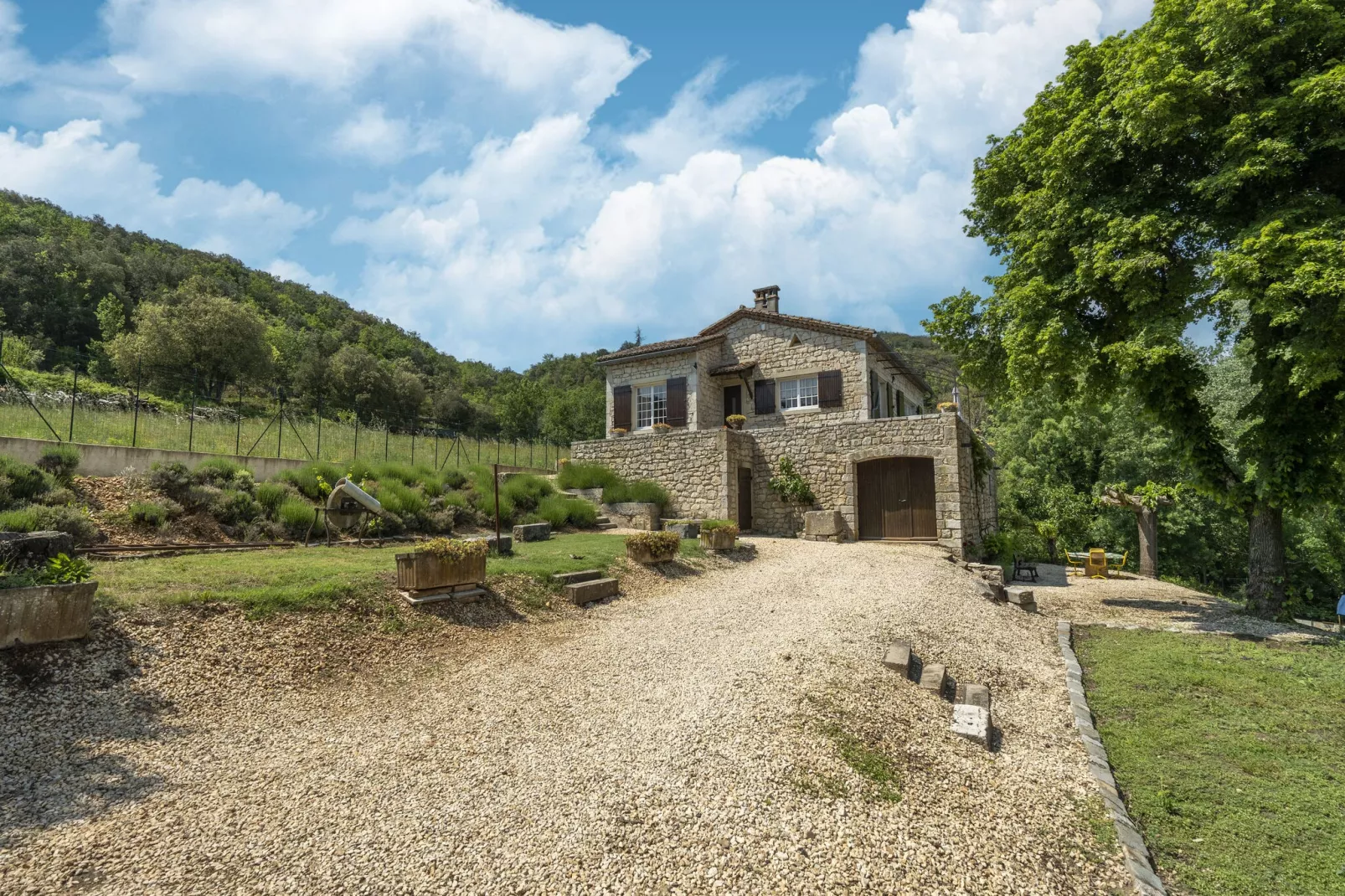 Le Travers-Exterior summer