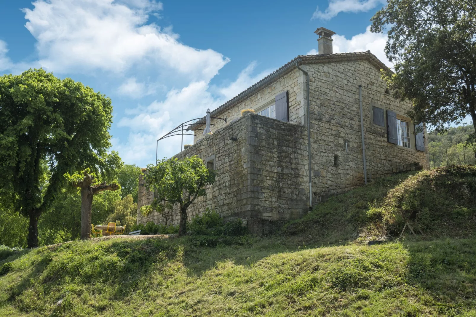 Le Travers-Exterior summer