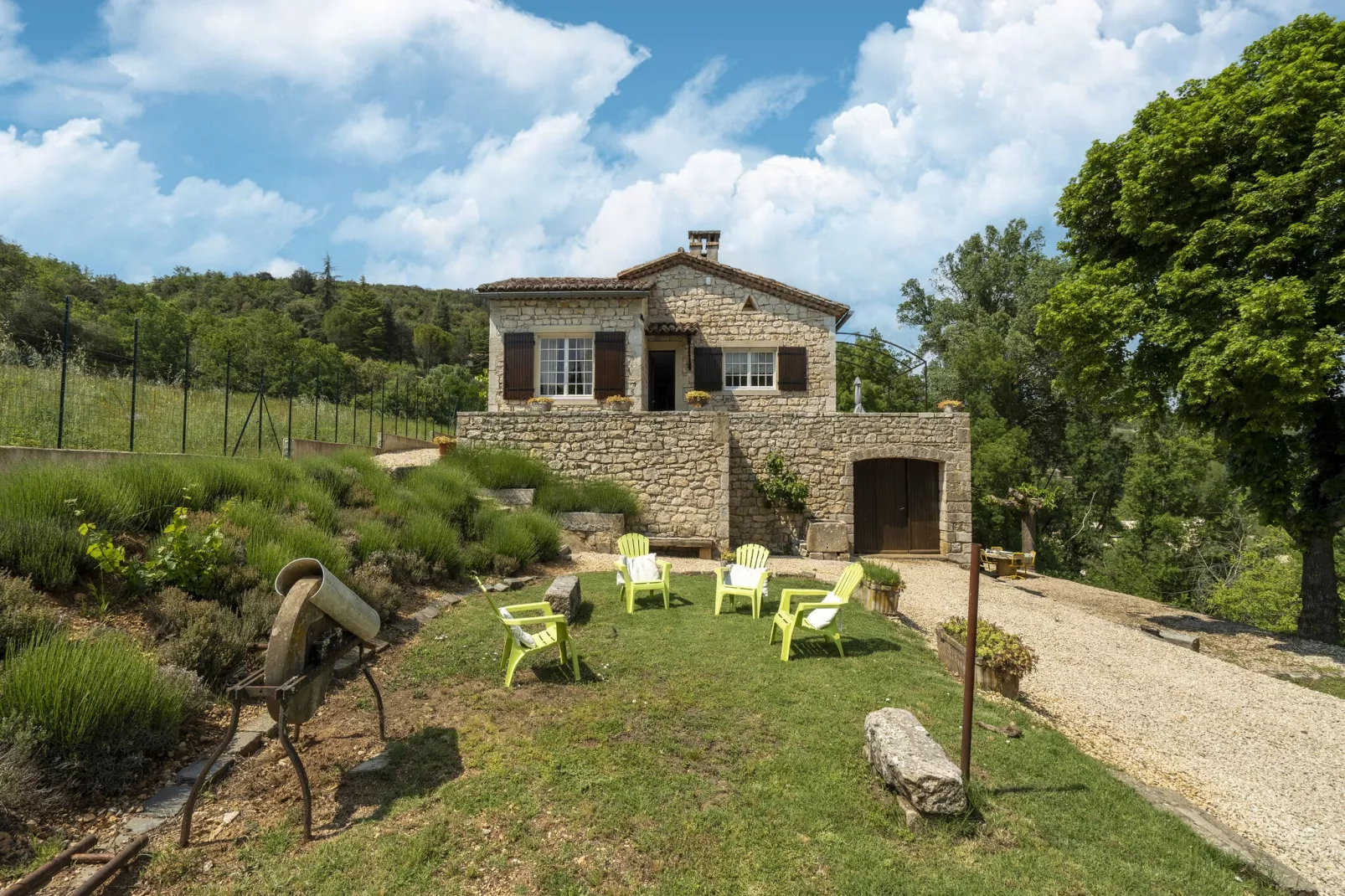 Le Travers-Exterior summer