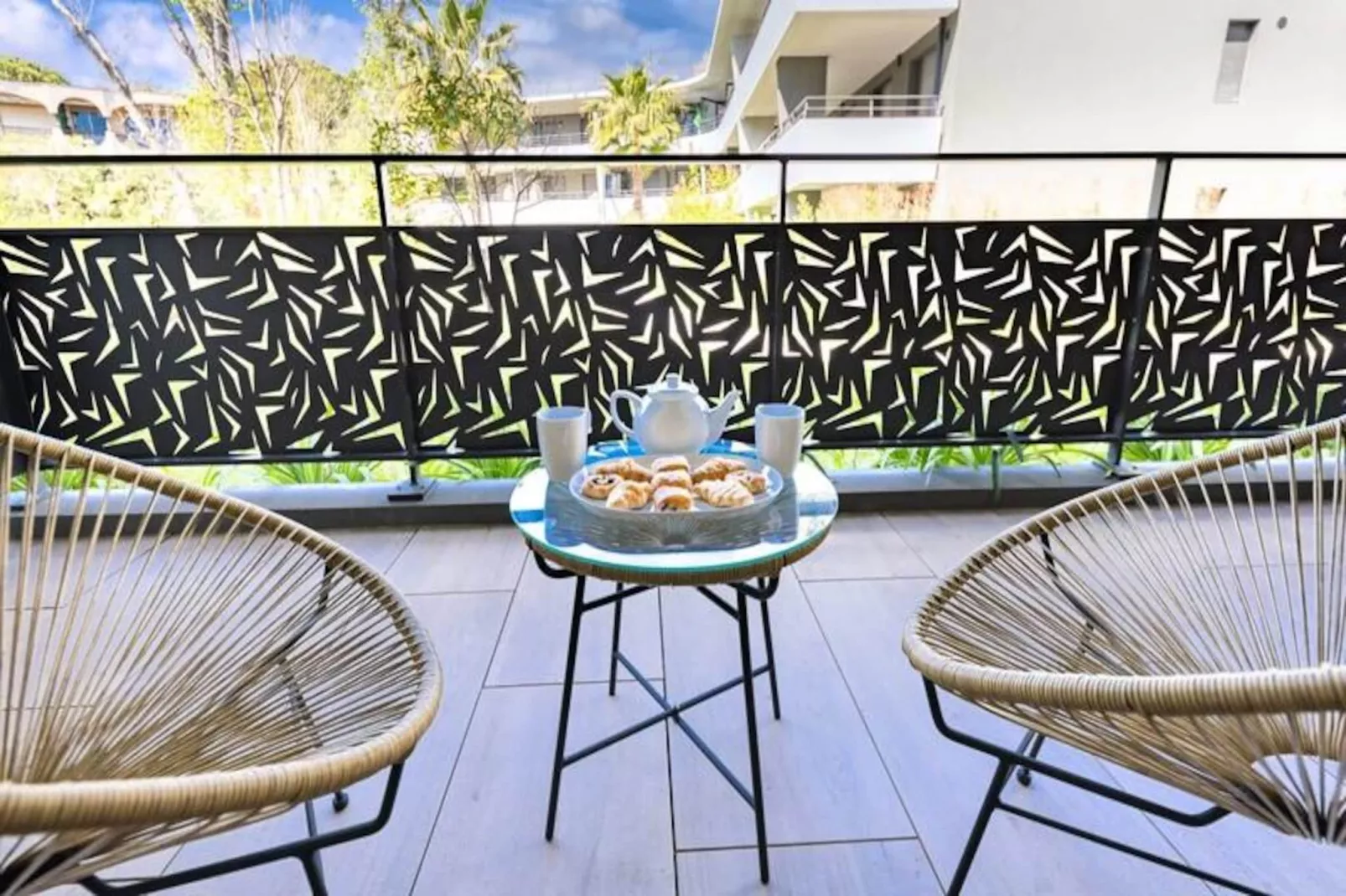 06ah - Superbe T2 Les Pieds Dans L'eau - Piscine