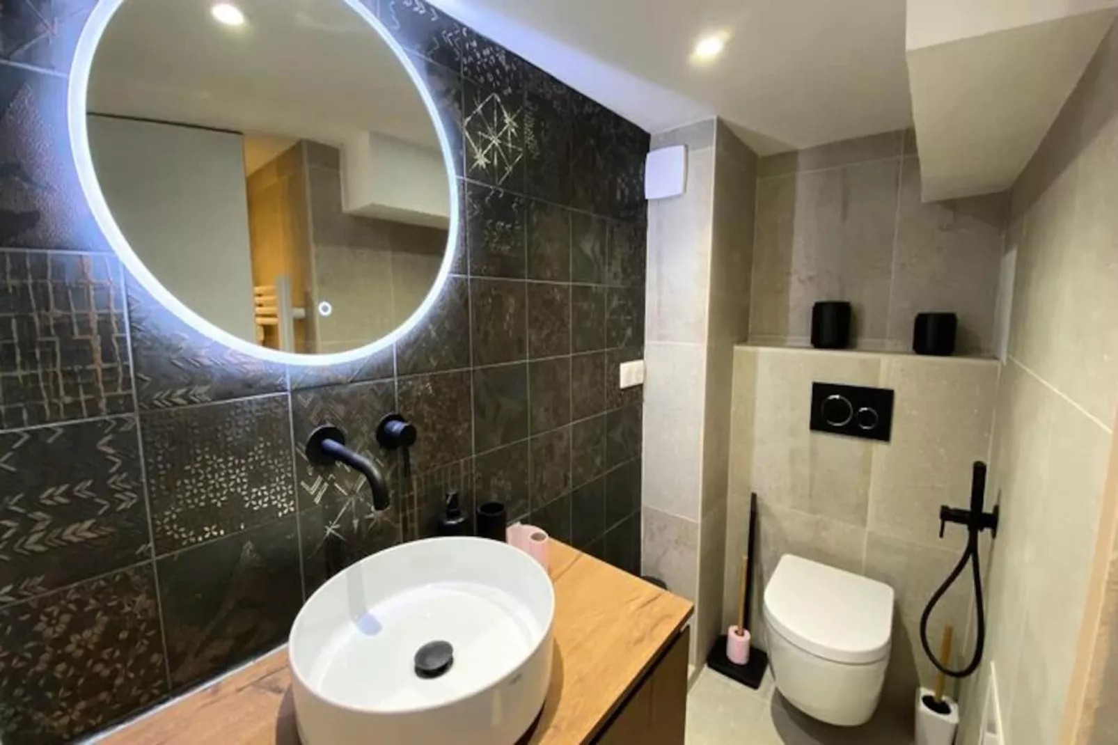 06a2 - Cœur Du Vieux Nice: Bel Appartement Rénové