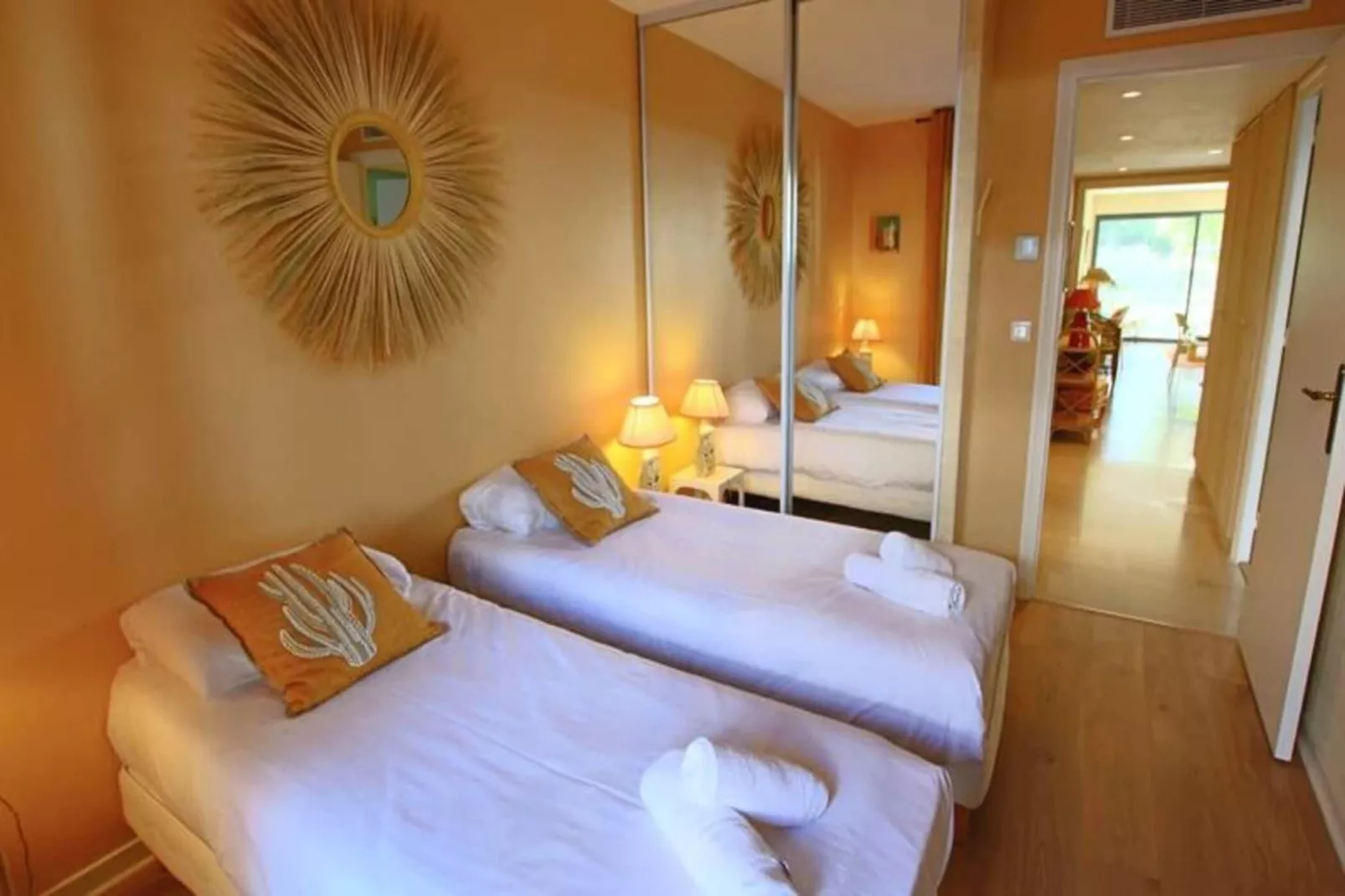 Résidence Appartement Rénové Avec 2 Chambres & Salle De Bain à La Décoration Raffinée