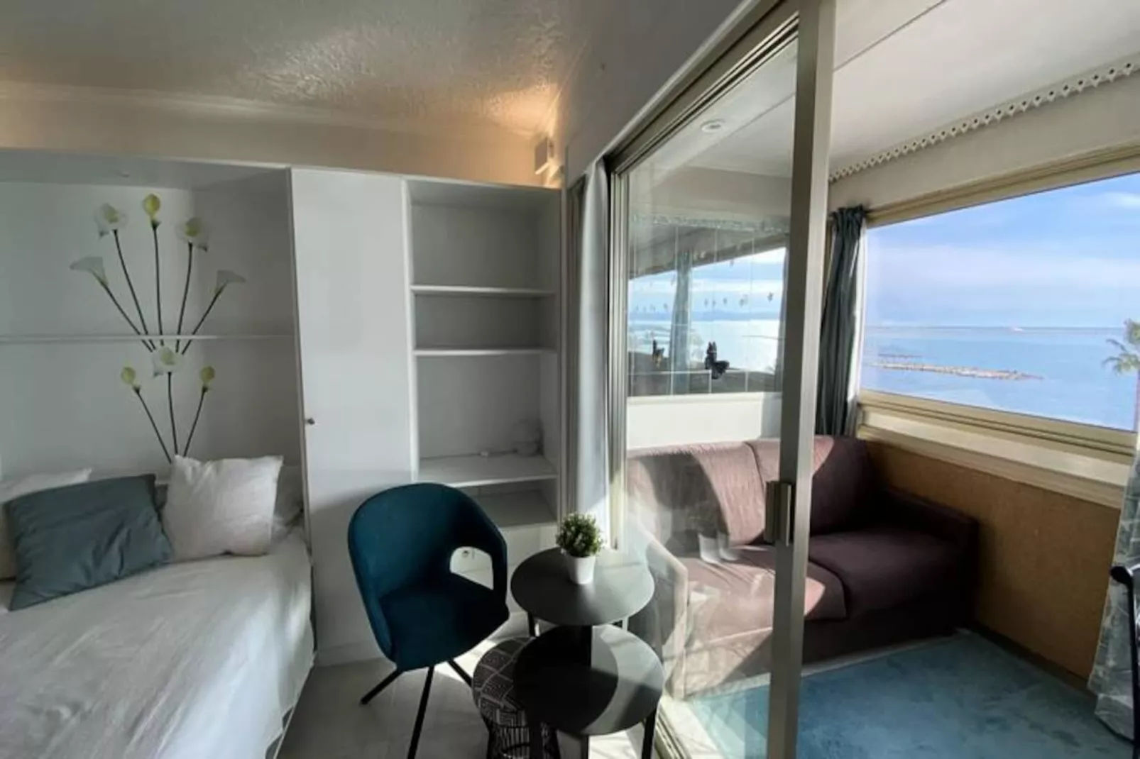 06bh - Beau Studio Face &agrave; La Mer