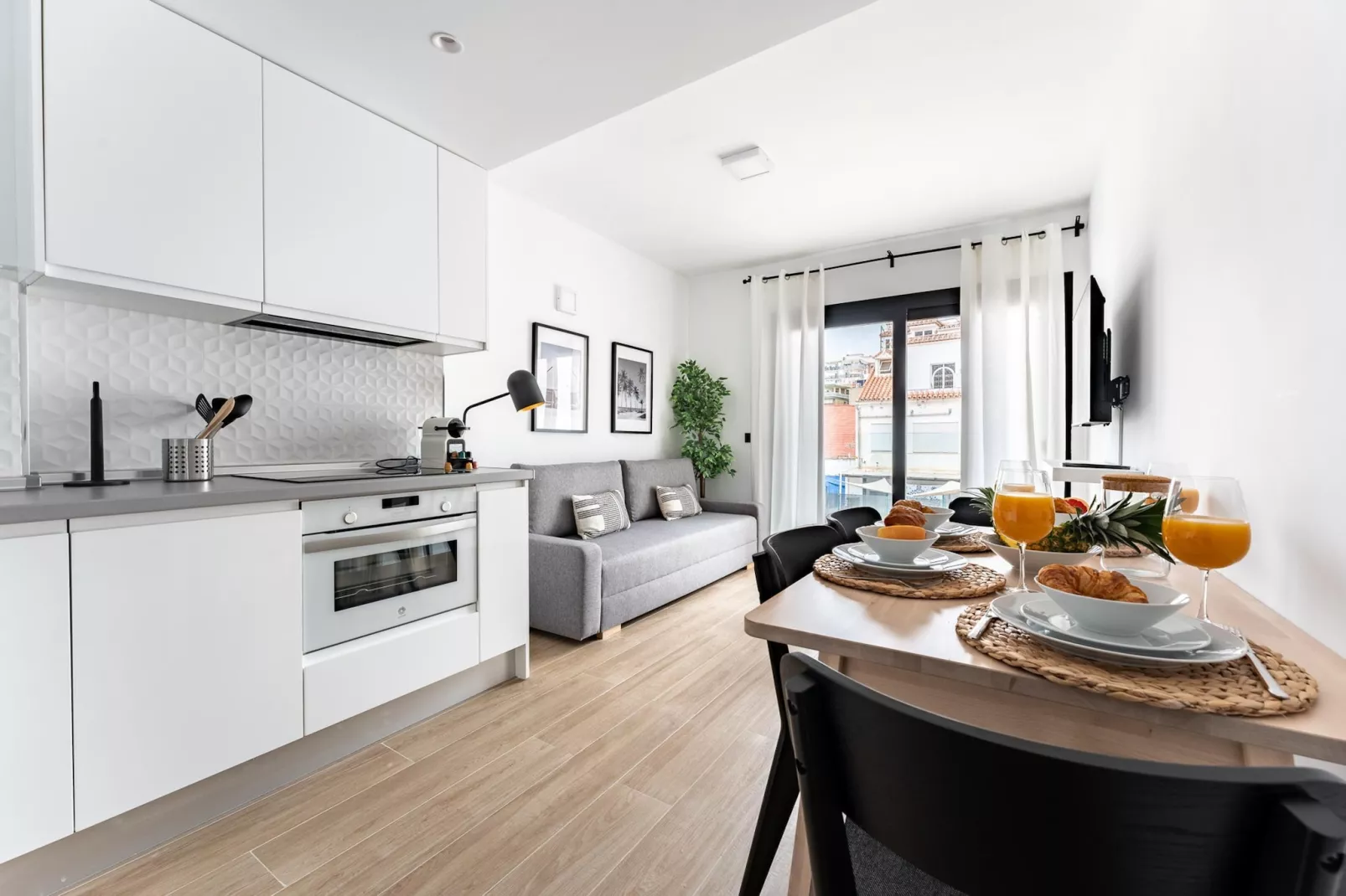 CT 326 - Faro's Fuengirola Prime Location - Boutique Apartment-Dining room