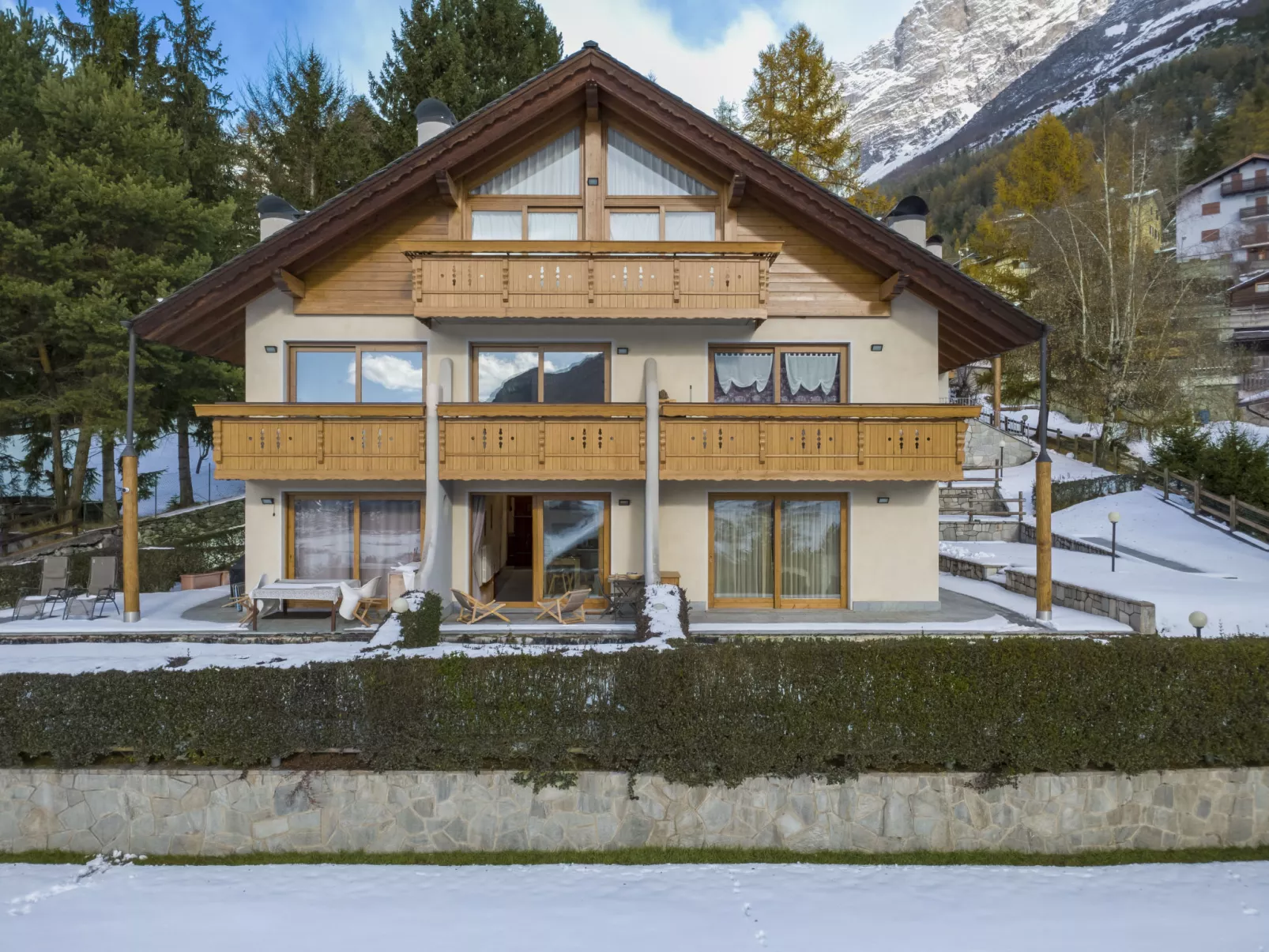 Baita Bucaneve-Outside