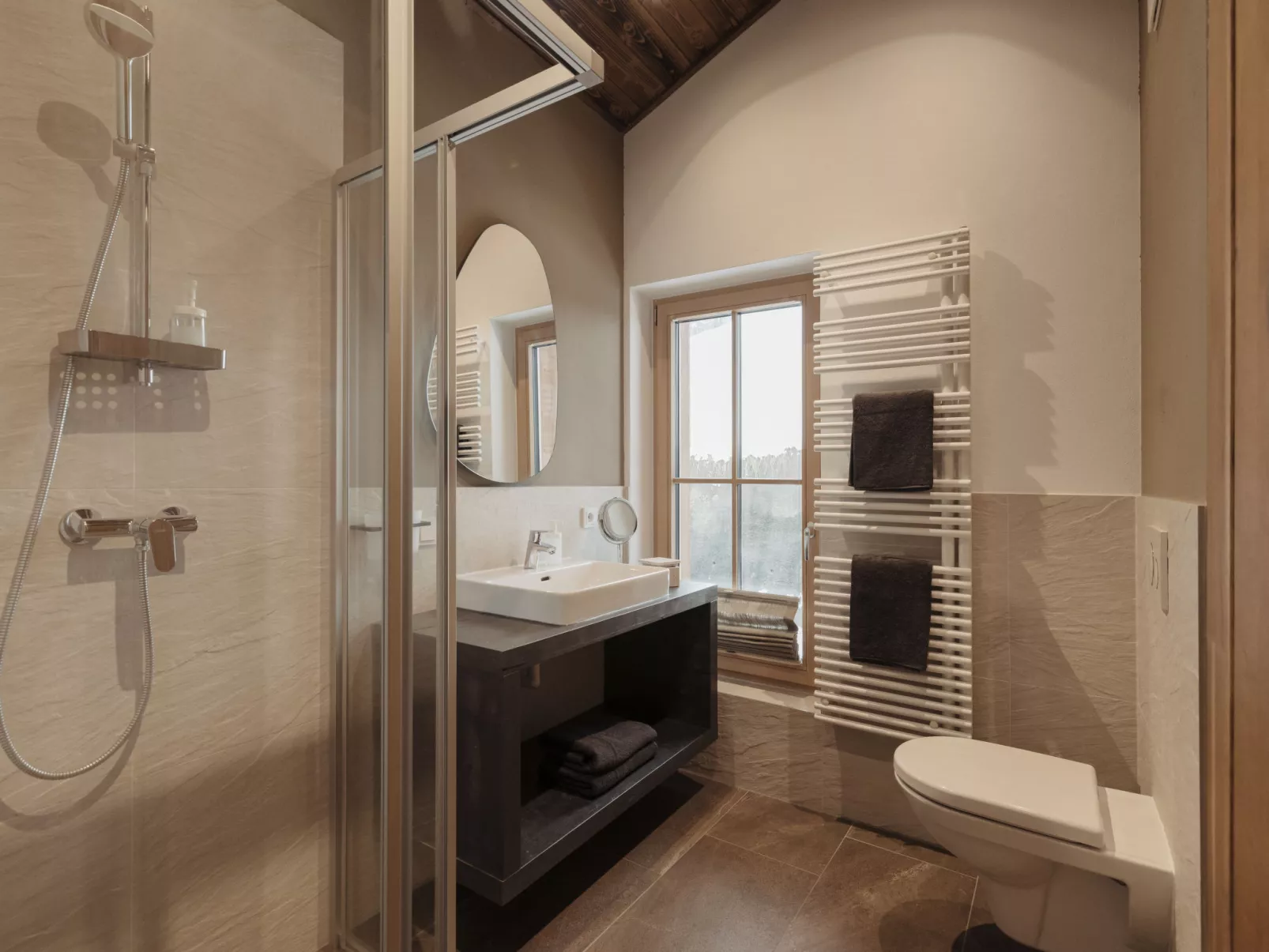 Royal Mountain Lodge-Inside