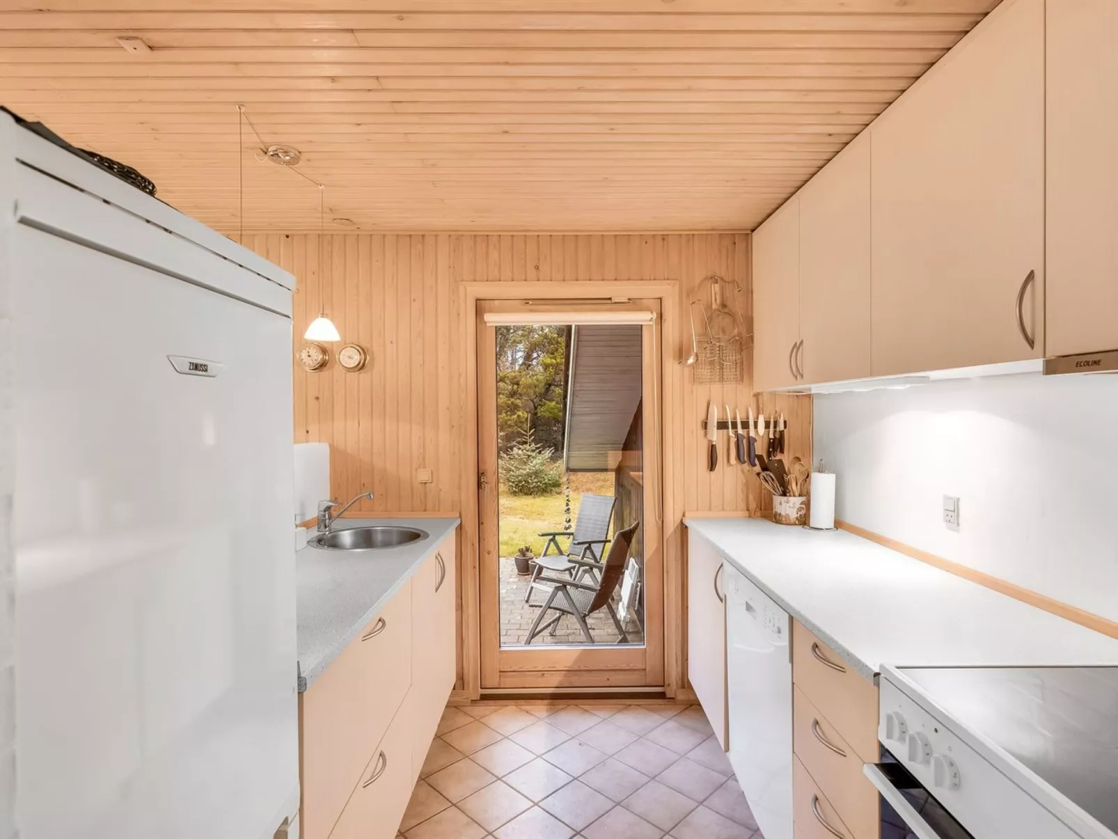 "Gidske" - 1.1km from the sea-Drinnen