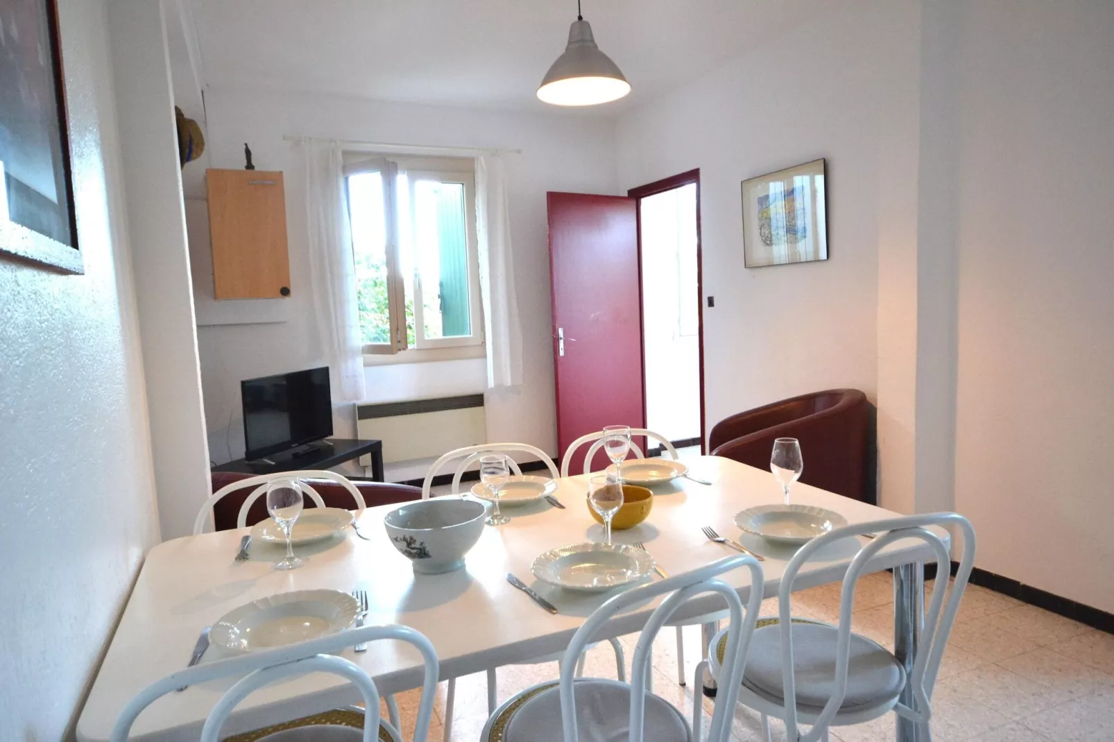 Le trois chambres-Dining room