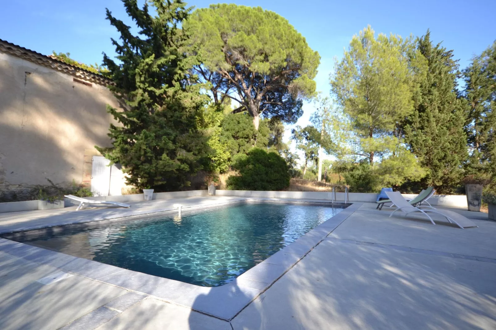 Le trois chambres-Pool