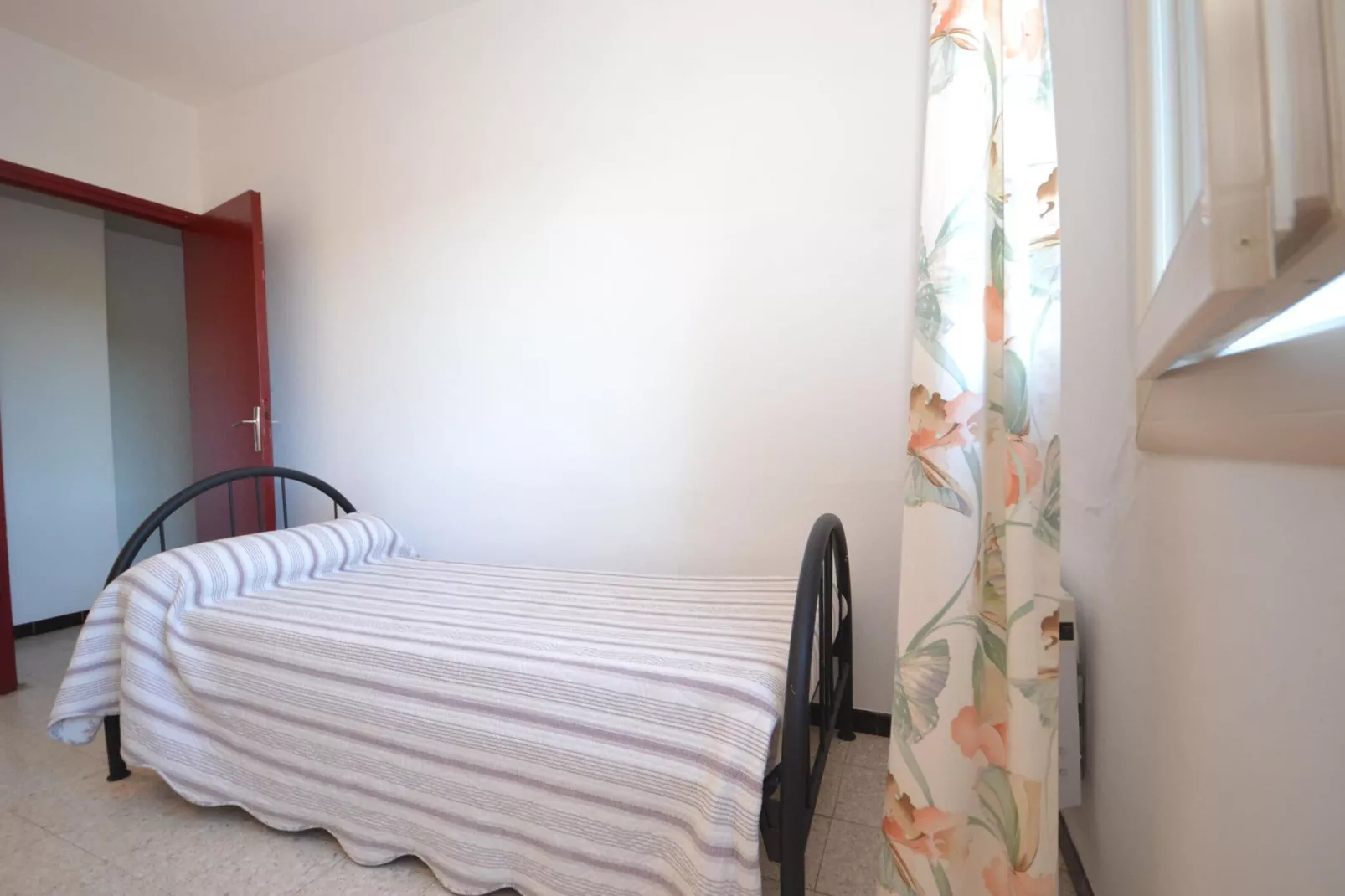 Le trois chambres-Bedroom