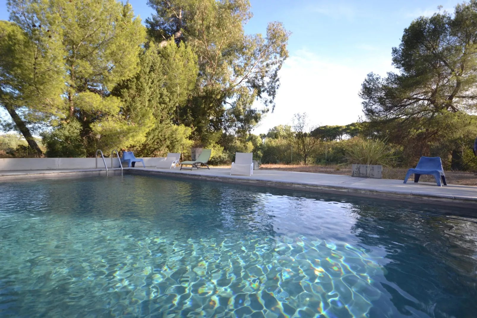Le trois chambres-Pool
